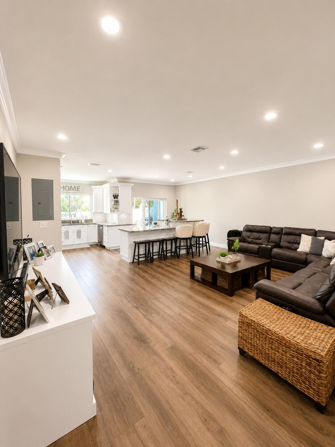 COCONUT PALMS - Residential
