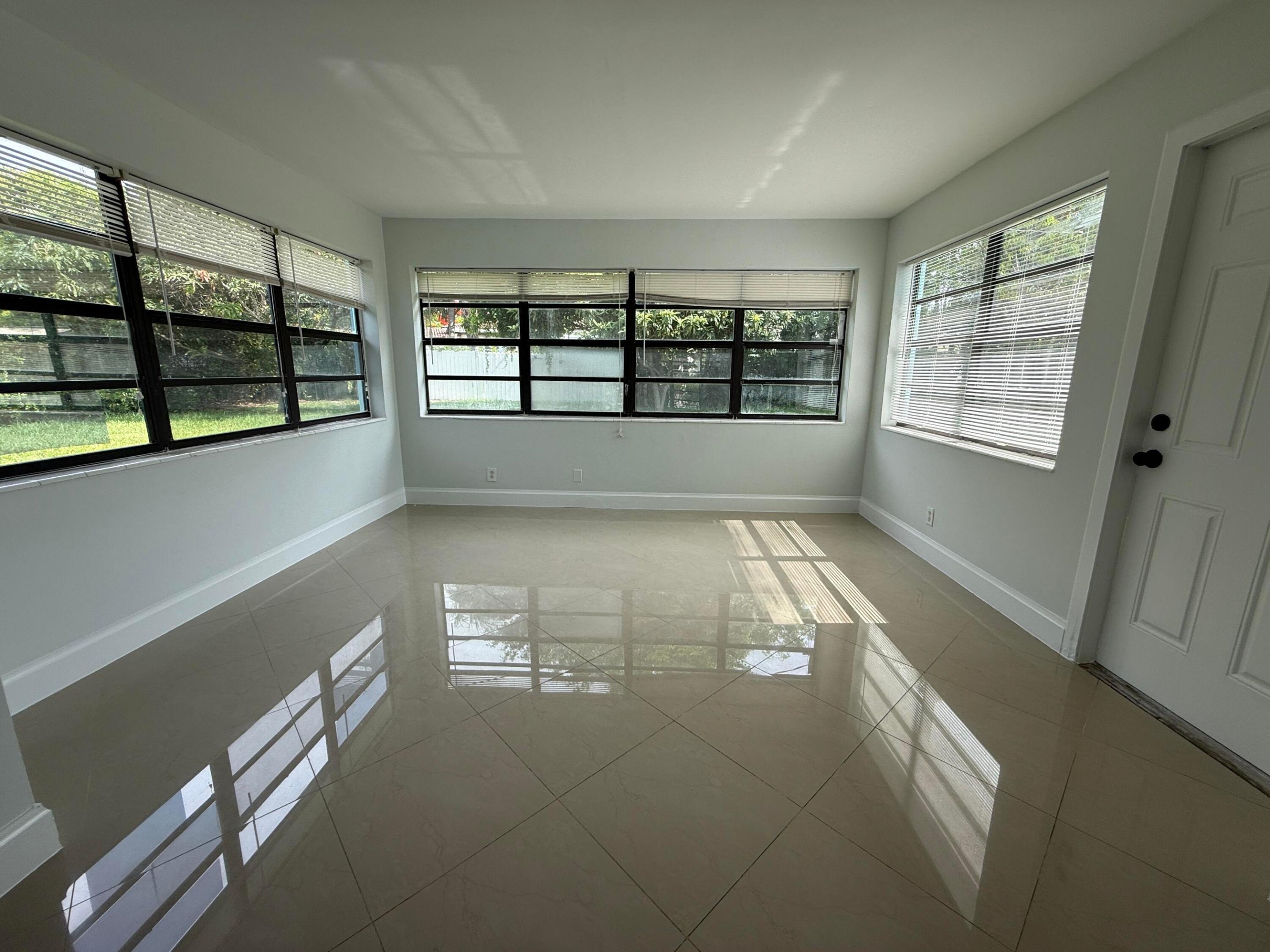 VILLA RICA IN PB14 PGS73 TO 82 INC - Residential Lease