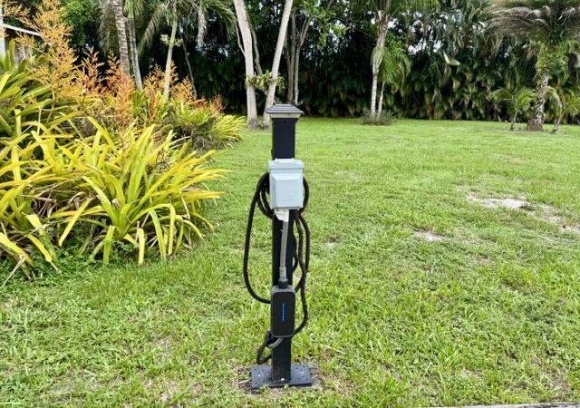 LOXAHATCHEE GROVES - Residential