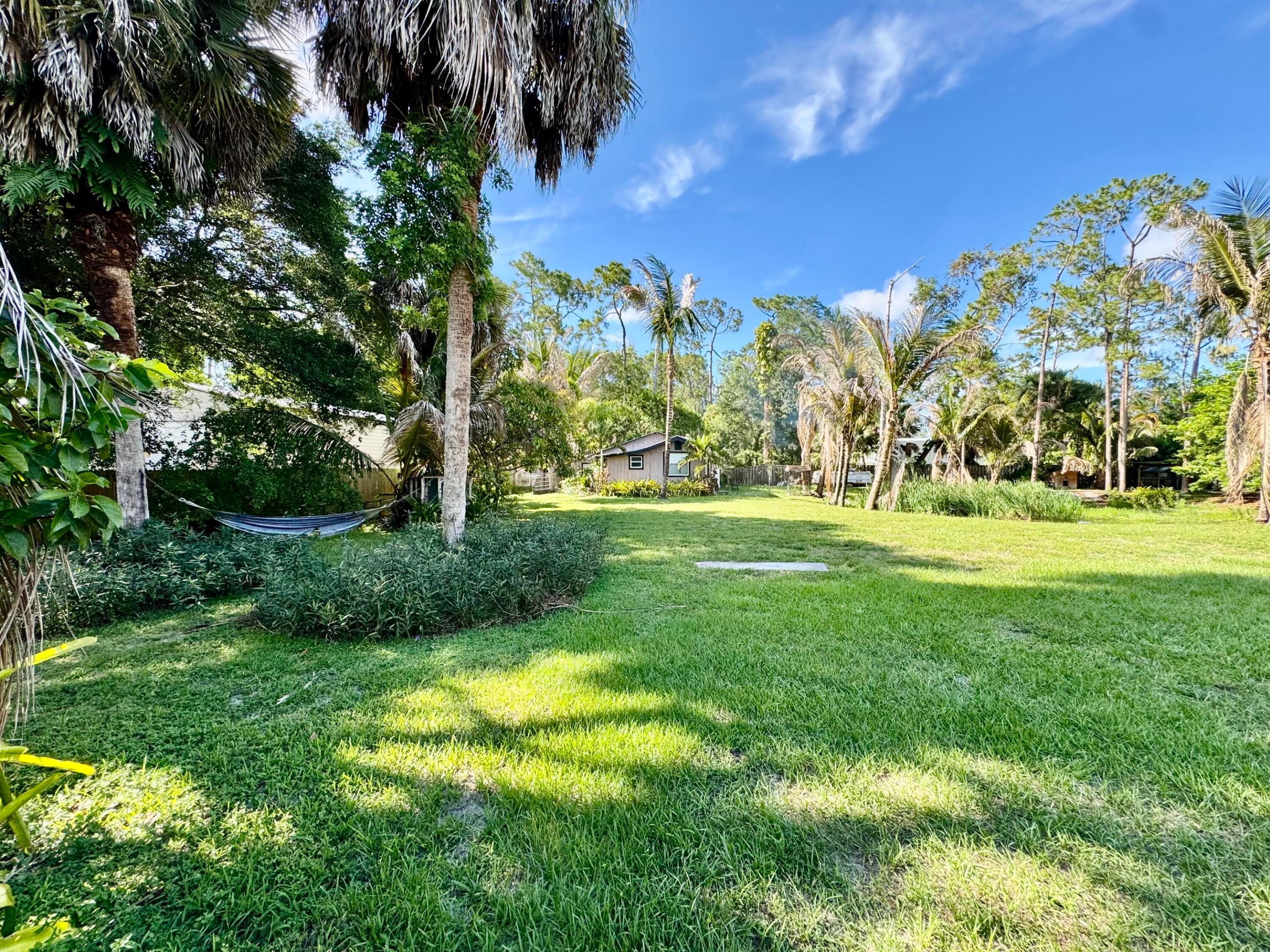 LOXAHATCHEE GROVES - Residential