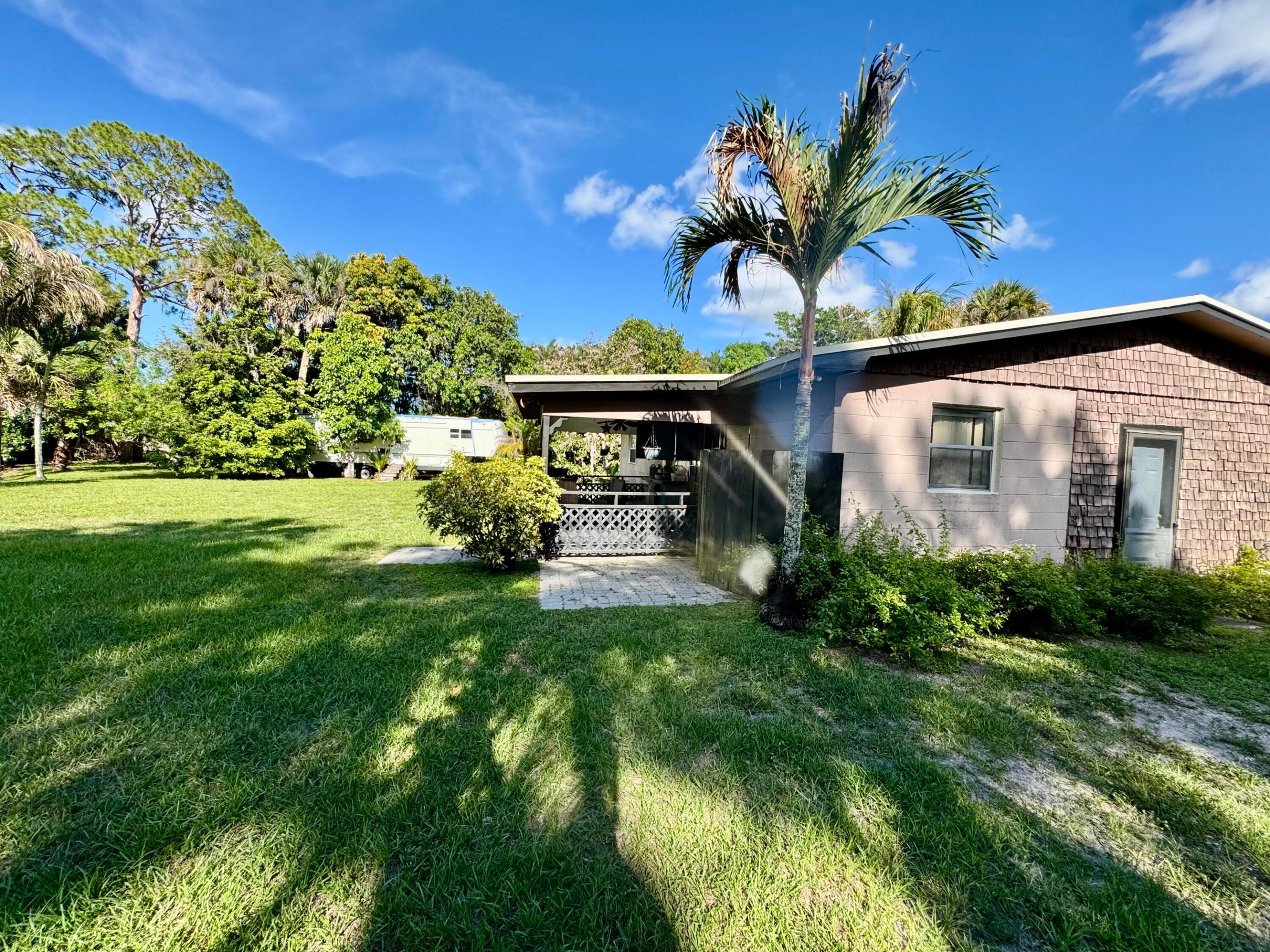 LOXAHATCHEE GROVES - Residential