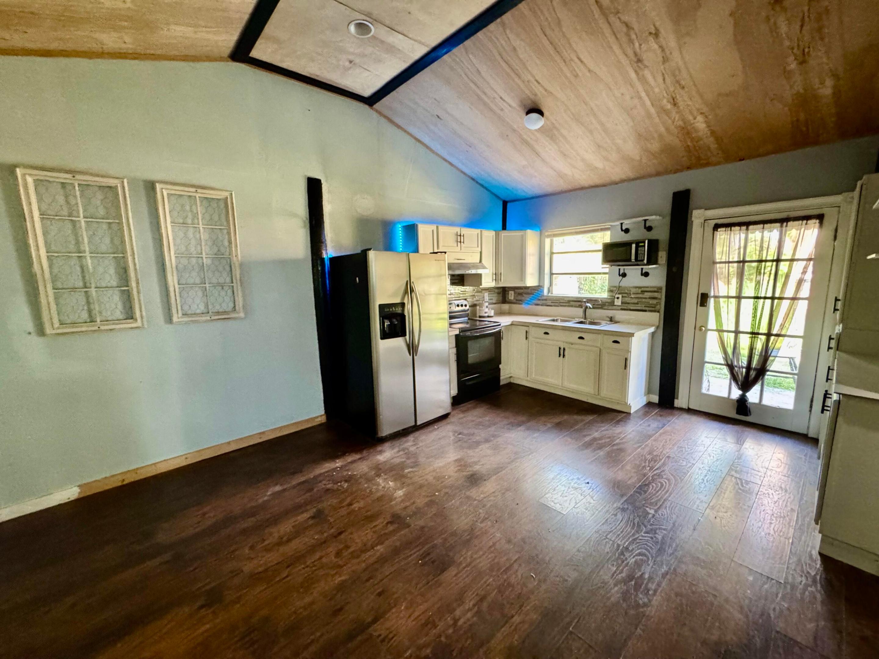LOXAHATCHEE GROVES - Residential
