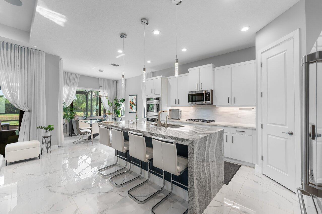 PALM MEADOWS ESTATES - Residential