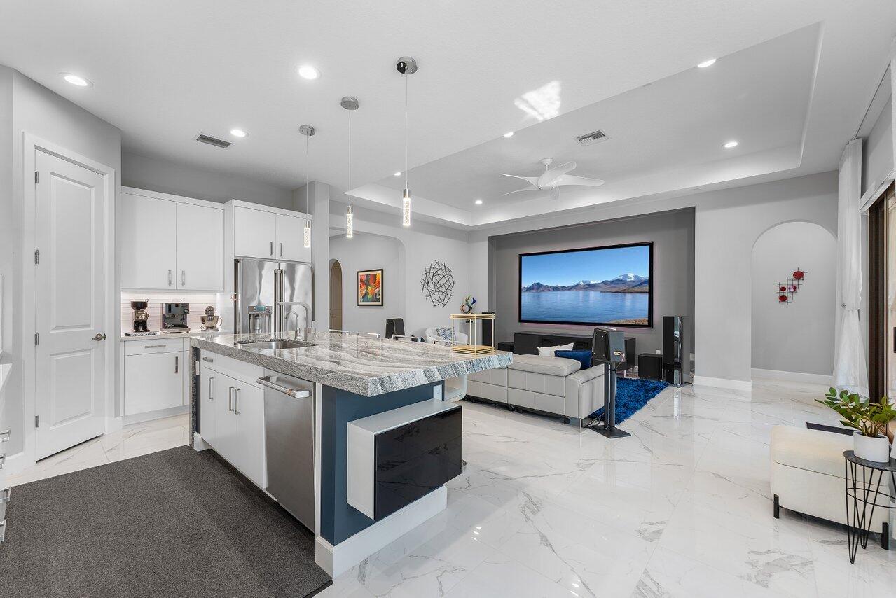 PALM MEADOWS ESTATES - Residential