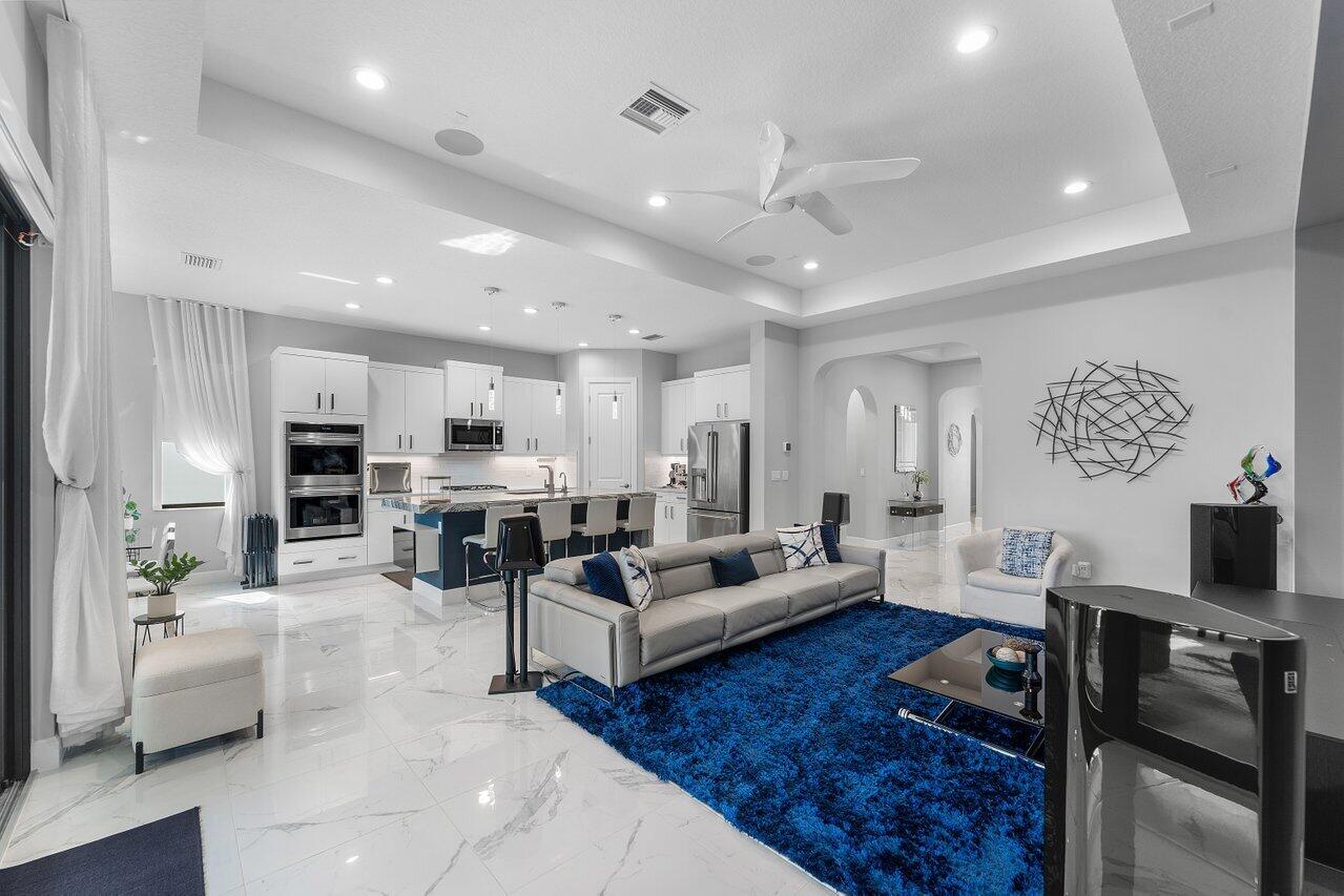 PALM MEADOWS ESTATES - Residential
