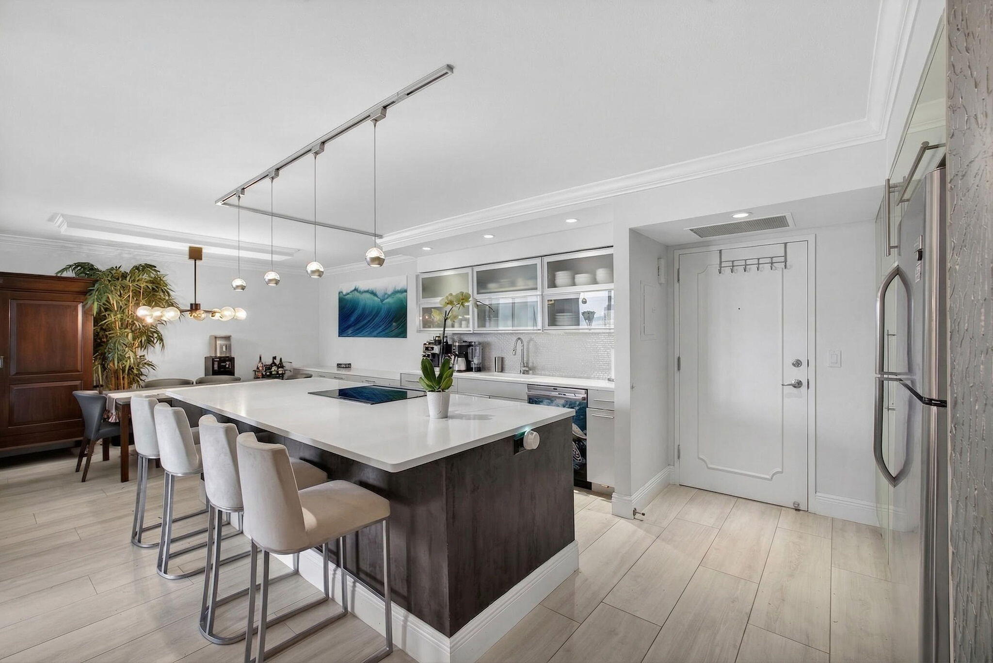 AQUARIUS CONDOMINIUM - Residential