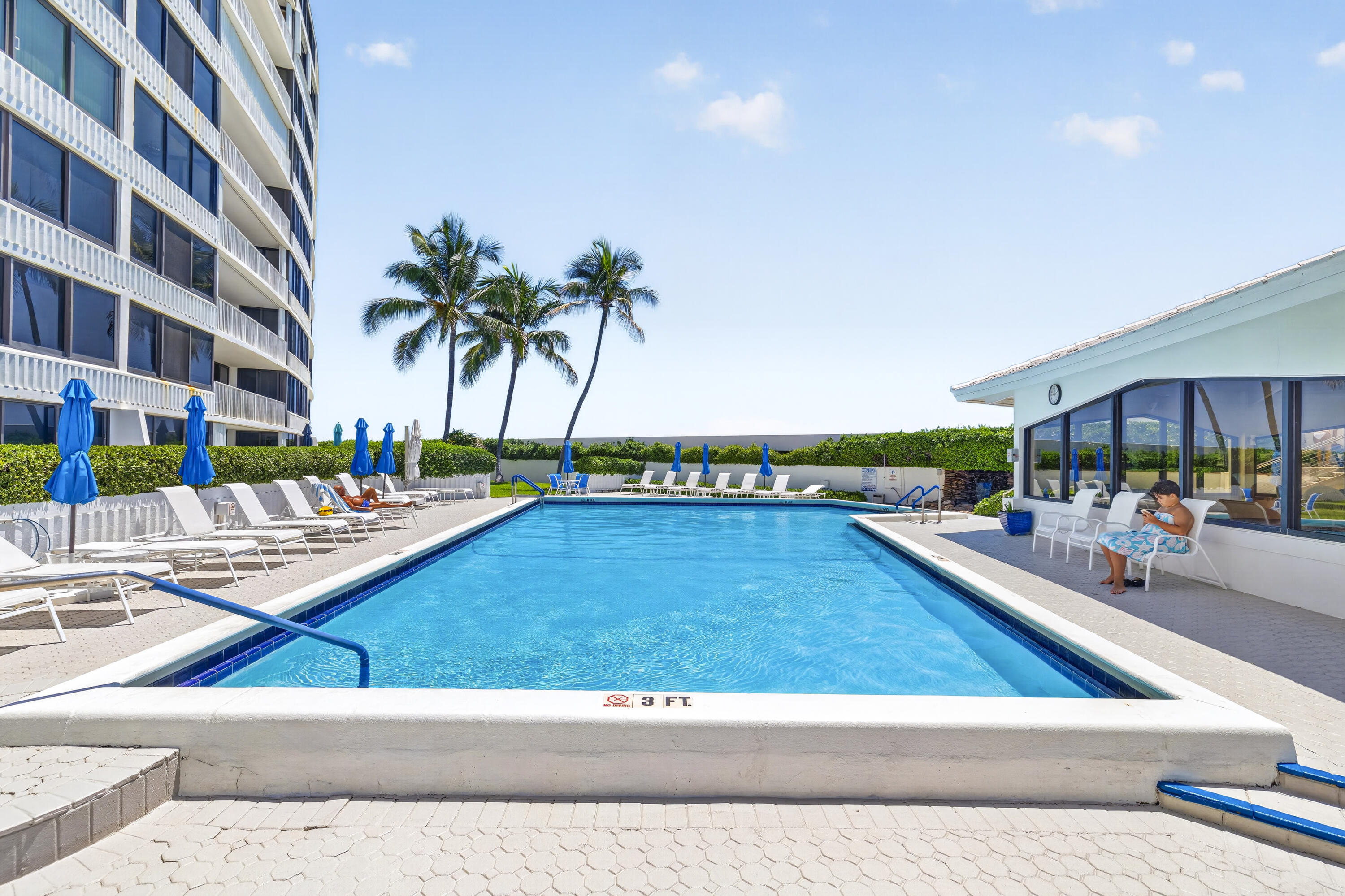 MAYFAIR HOUSE CONDO - Residential