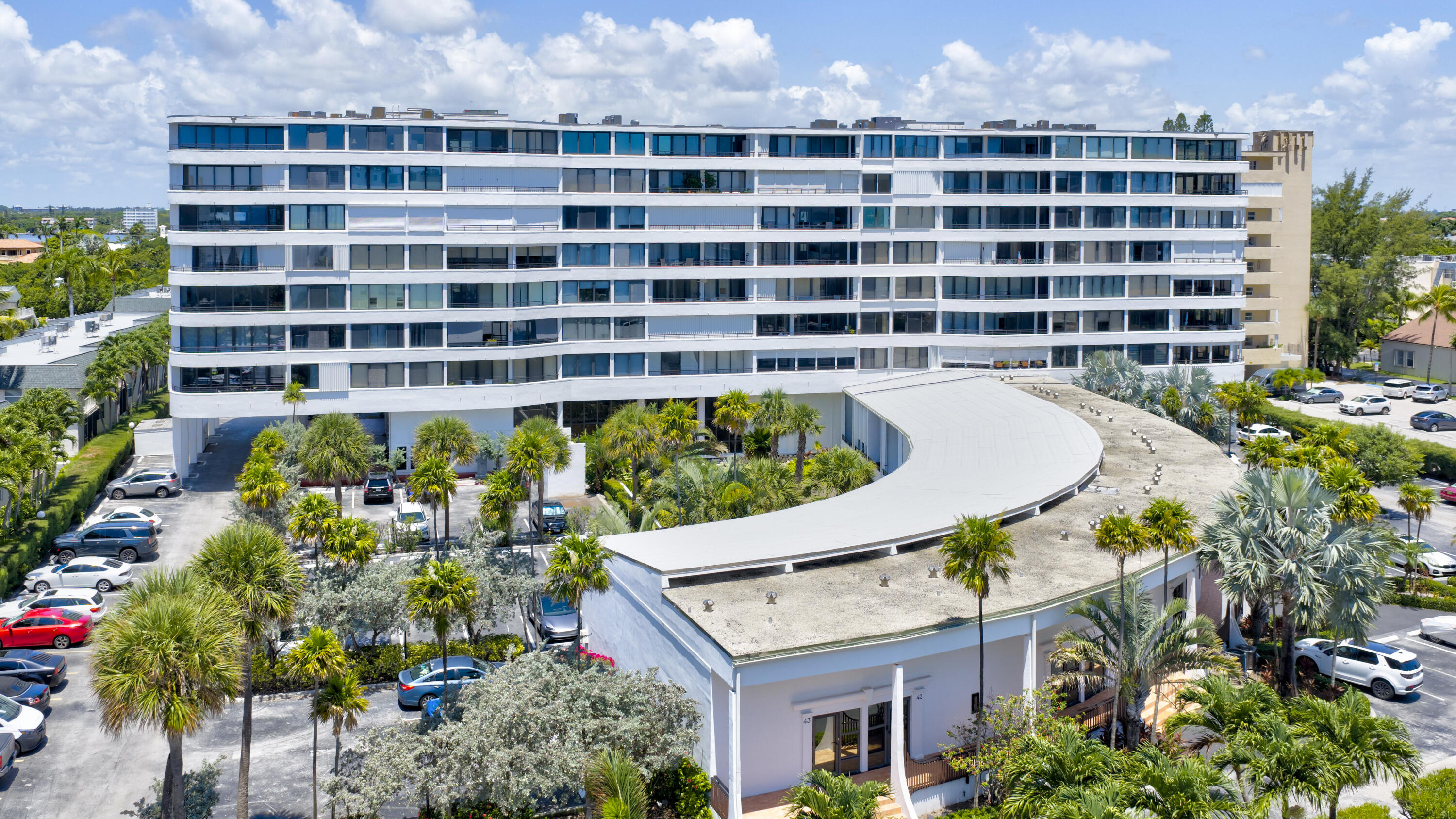 MAYFAIR HOUSE CONDO - Residential