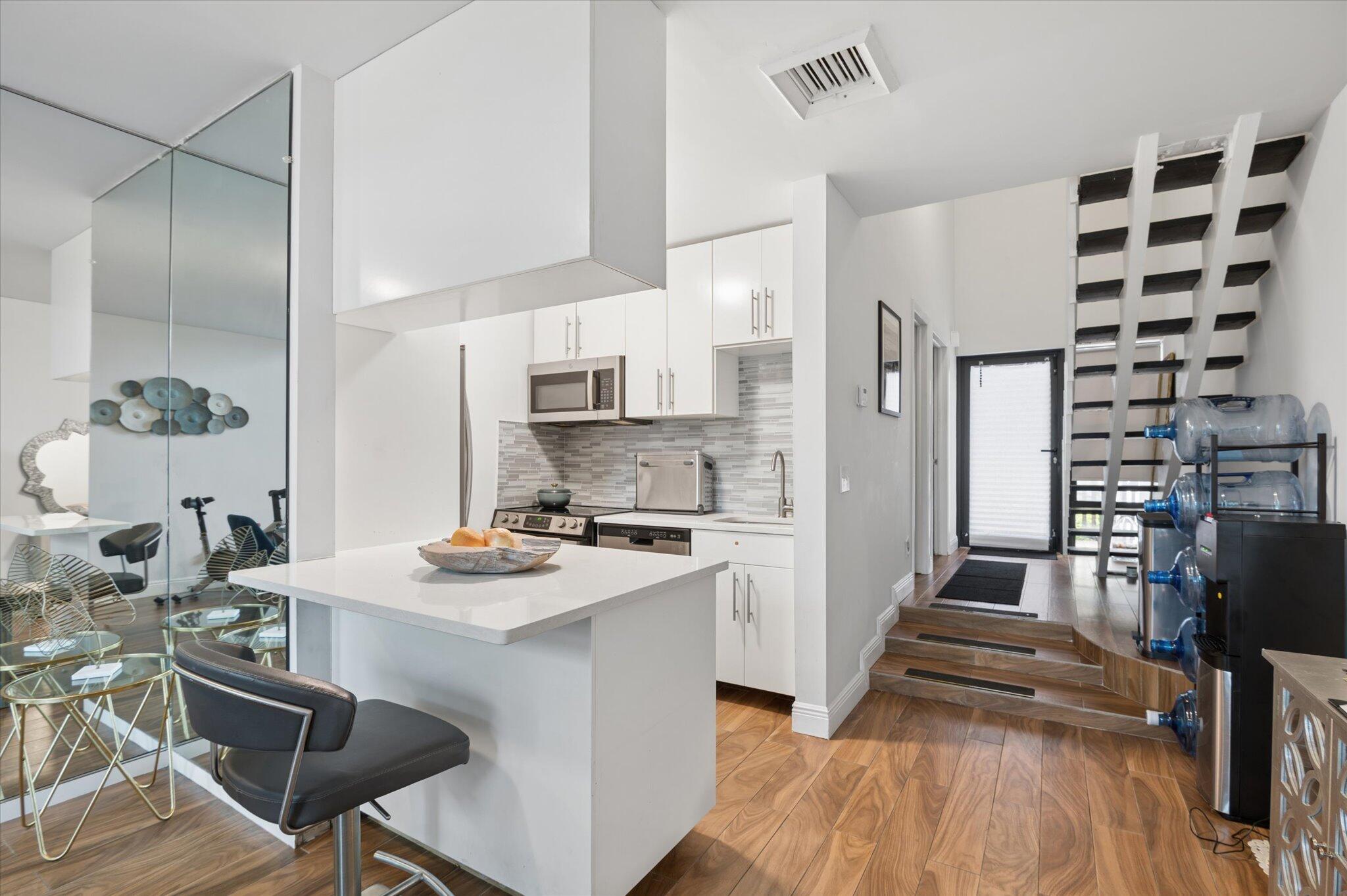 MAYFAIR HOUSE CONDO - Residential
