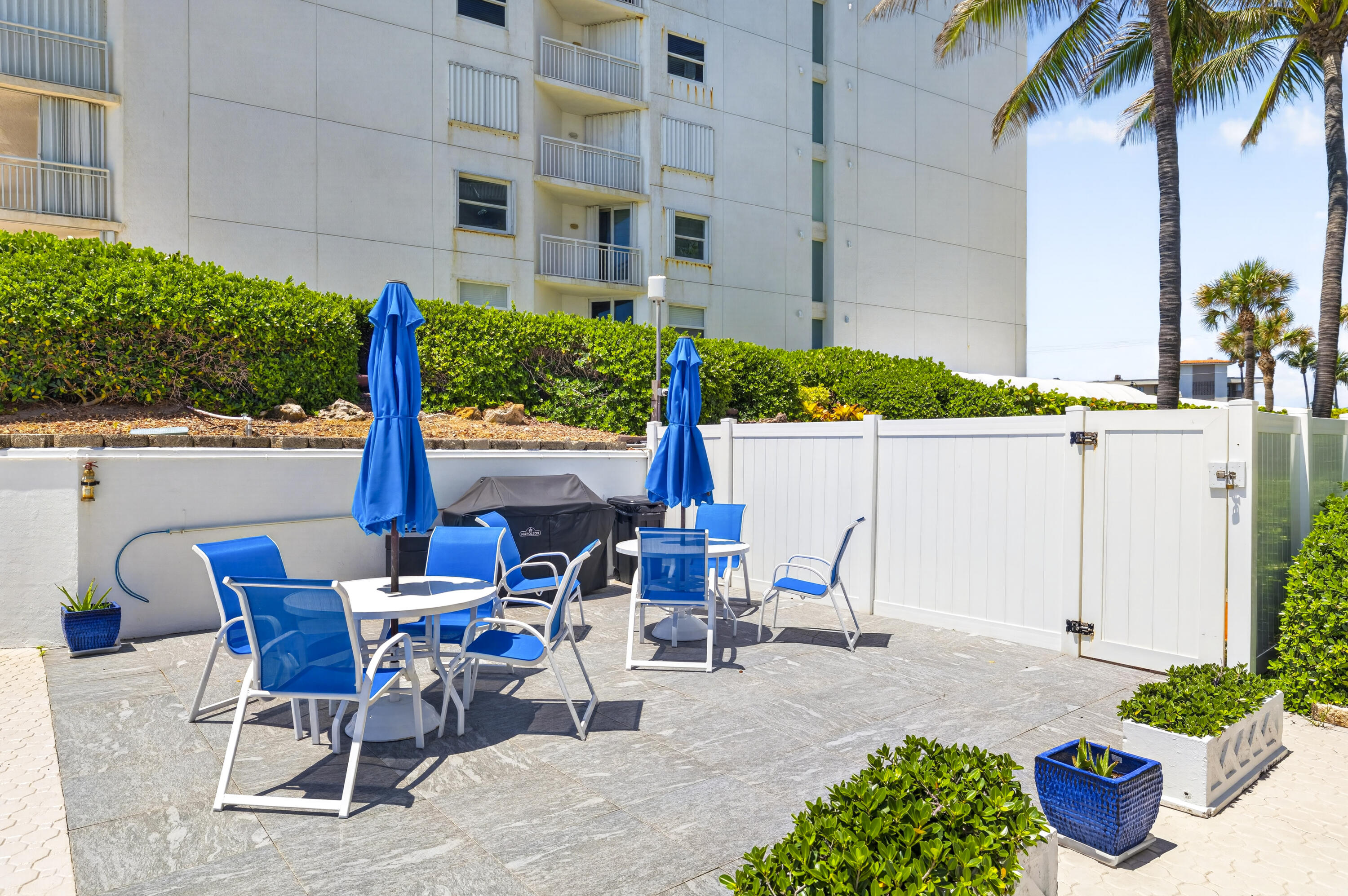 MAYFAIR HOUSE CONDO - Residential