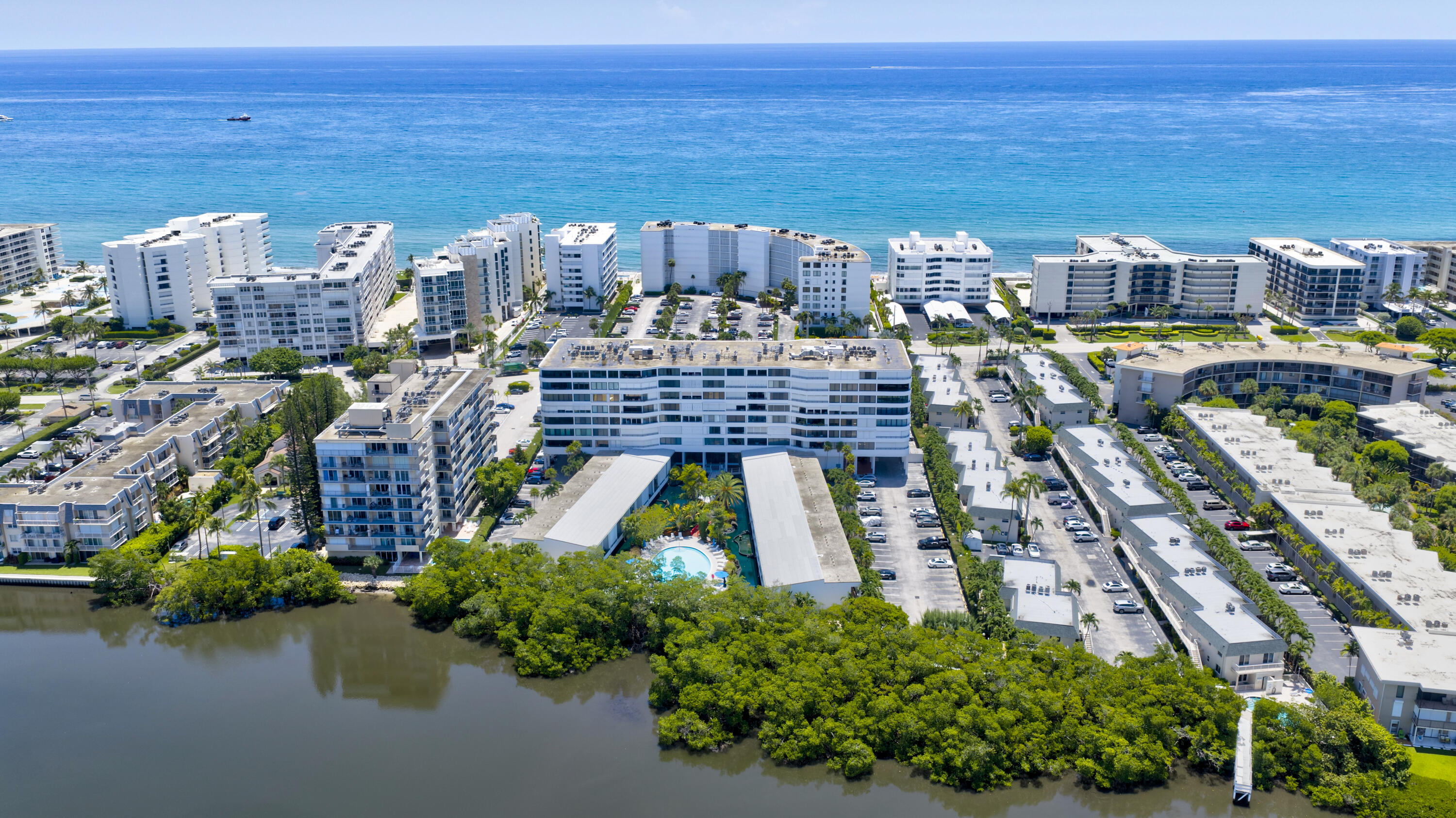MAYFAIR HOUSE CONDO - Residential