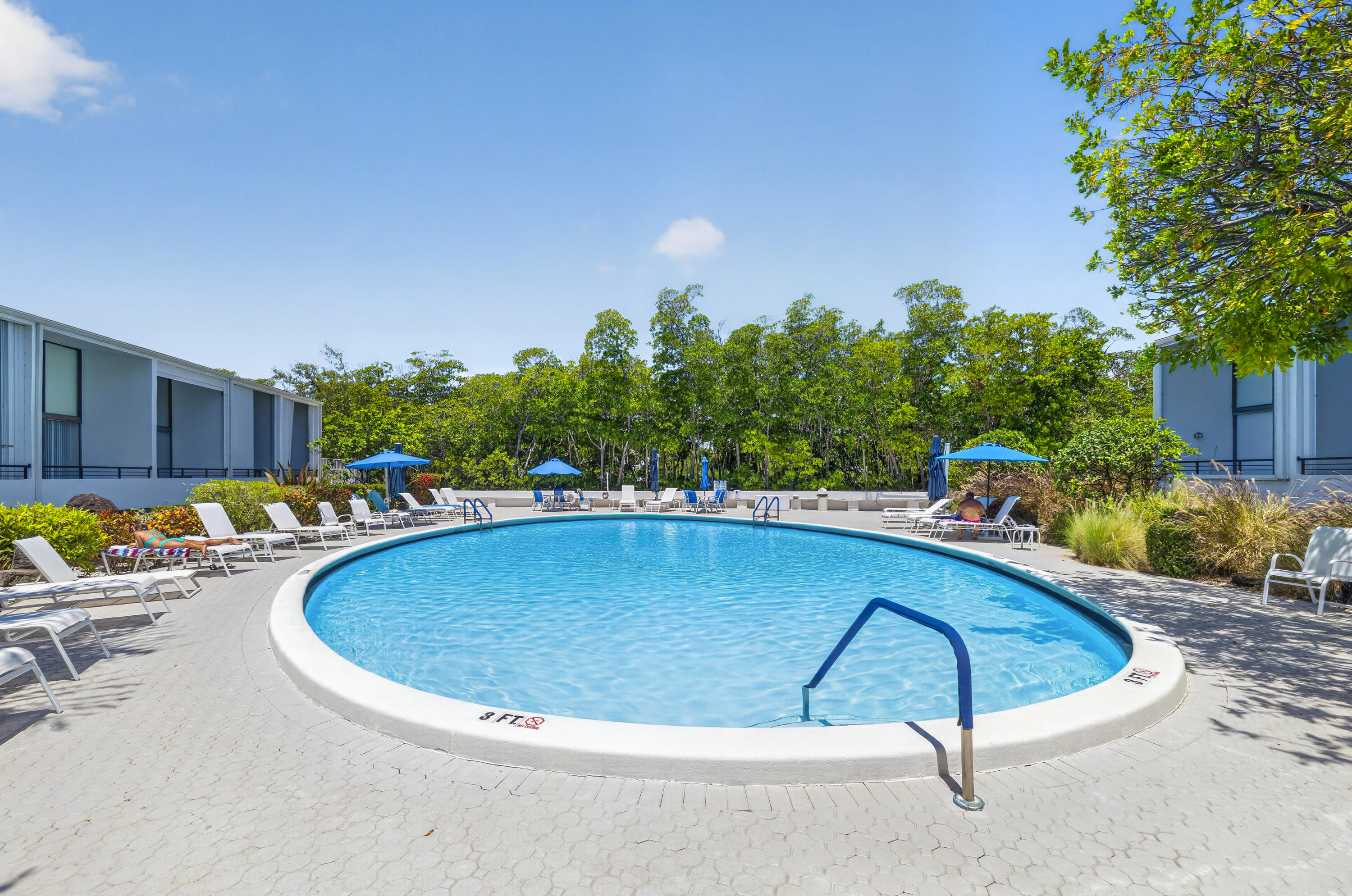 MAYFAIR HOUSE CONDO - Residential