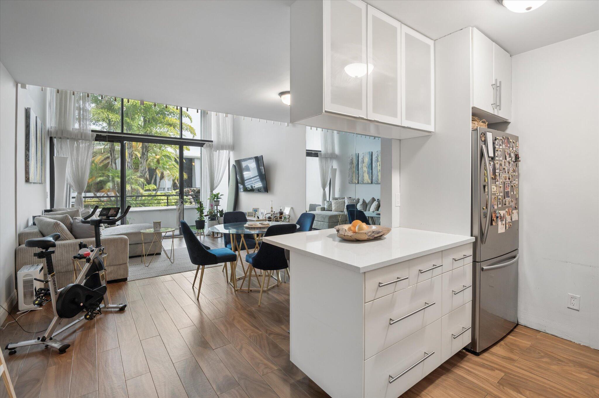 MAYFAIR HOUSE CONDO - Residential