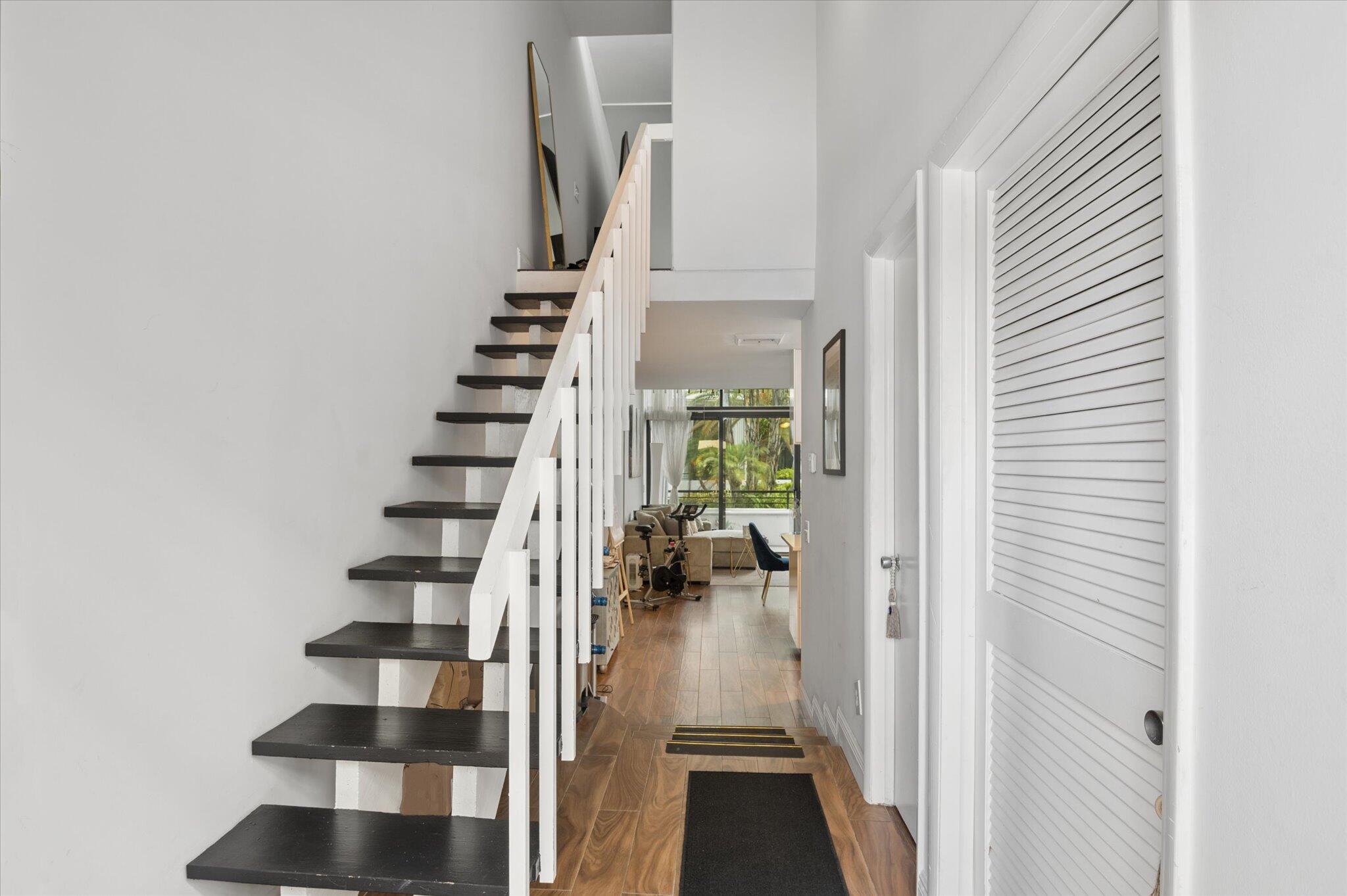MAYFAIR HOUSE CONDO - Residential