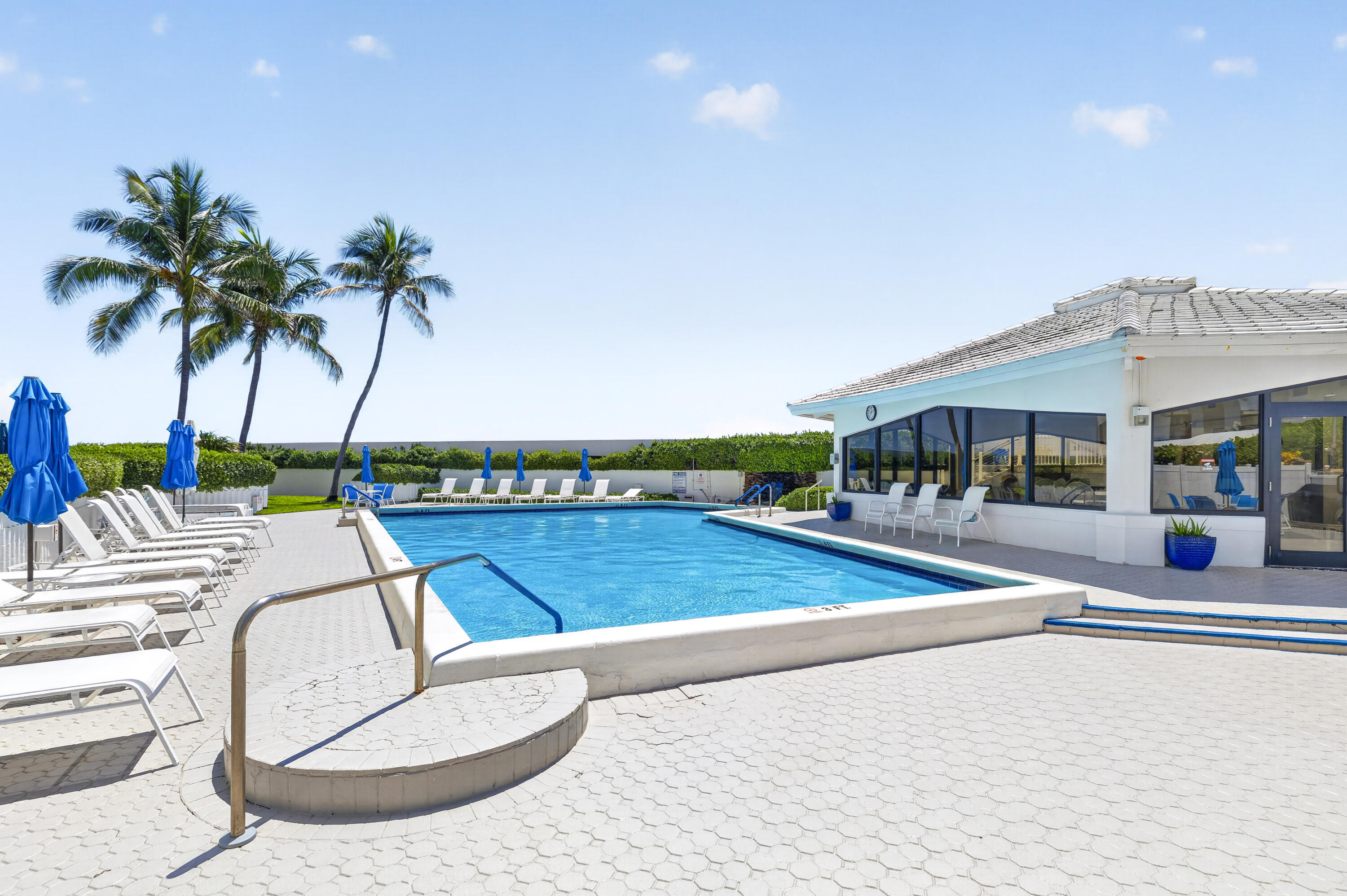 MAYFAIR HOUSE CONDO - Residential