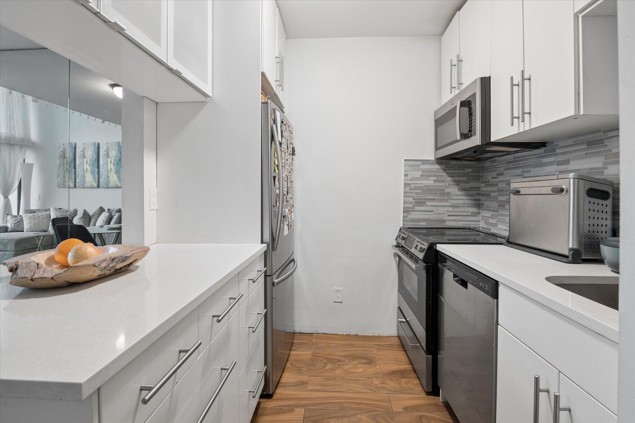 MAYFAIR HOUSE CONDO - Residential