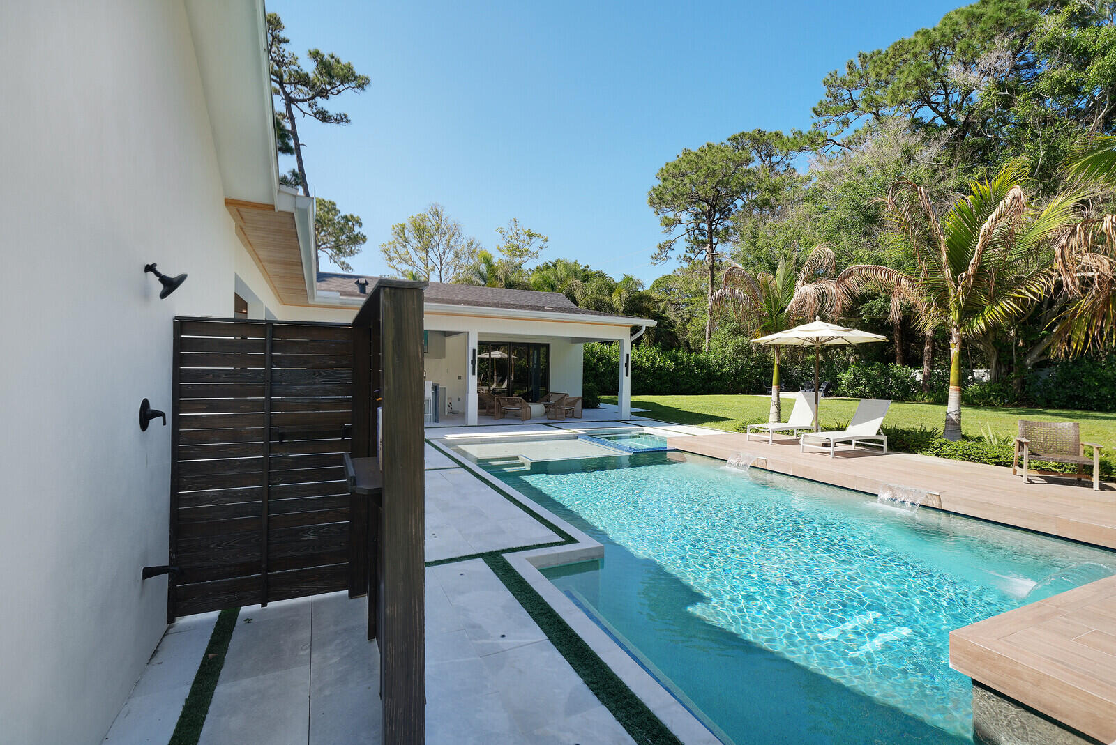 WHISPERING TRAILS 1 - Residential