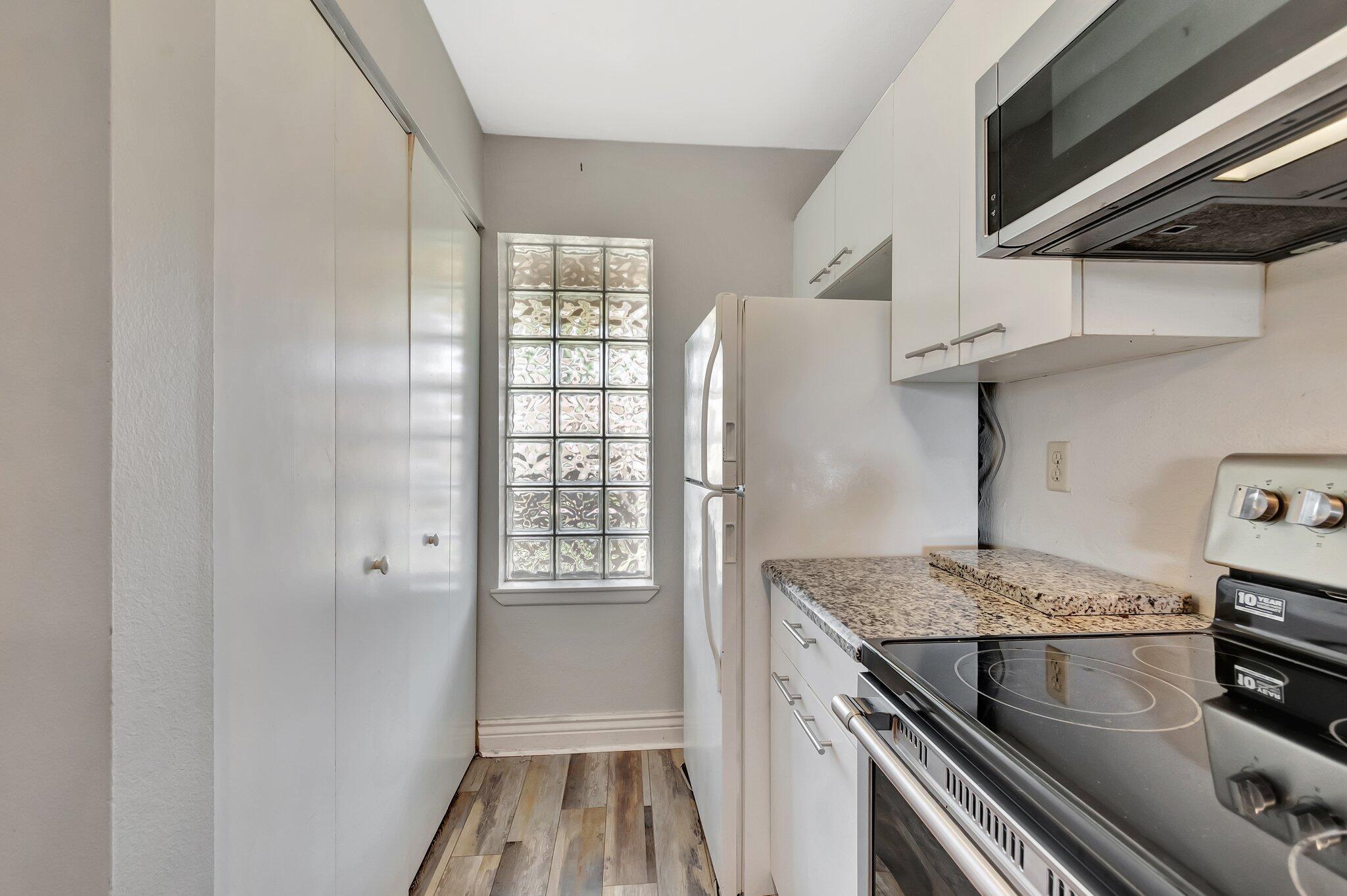 PALM LAKE CONDOMINIUM - Residential