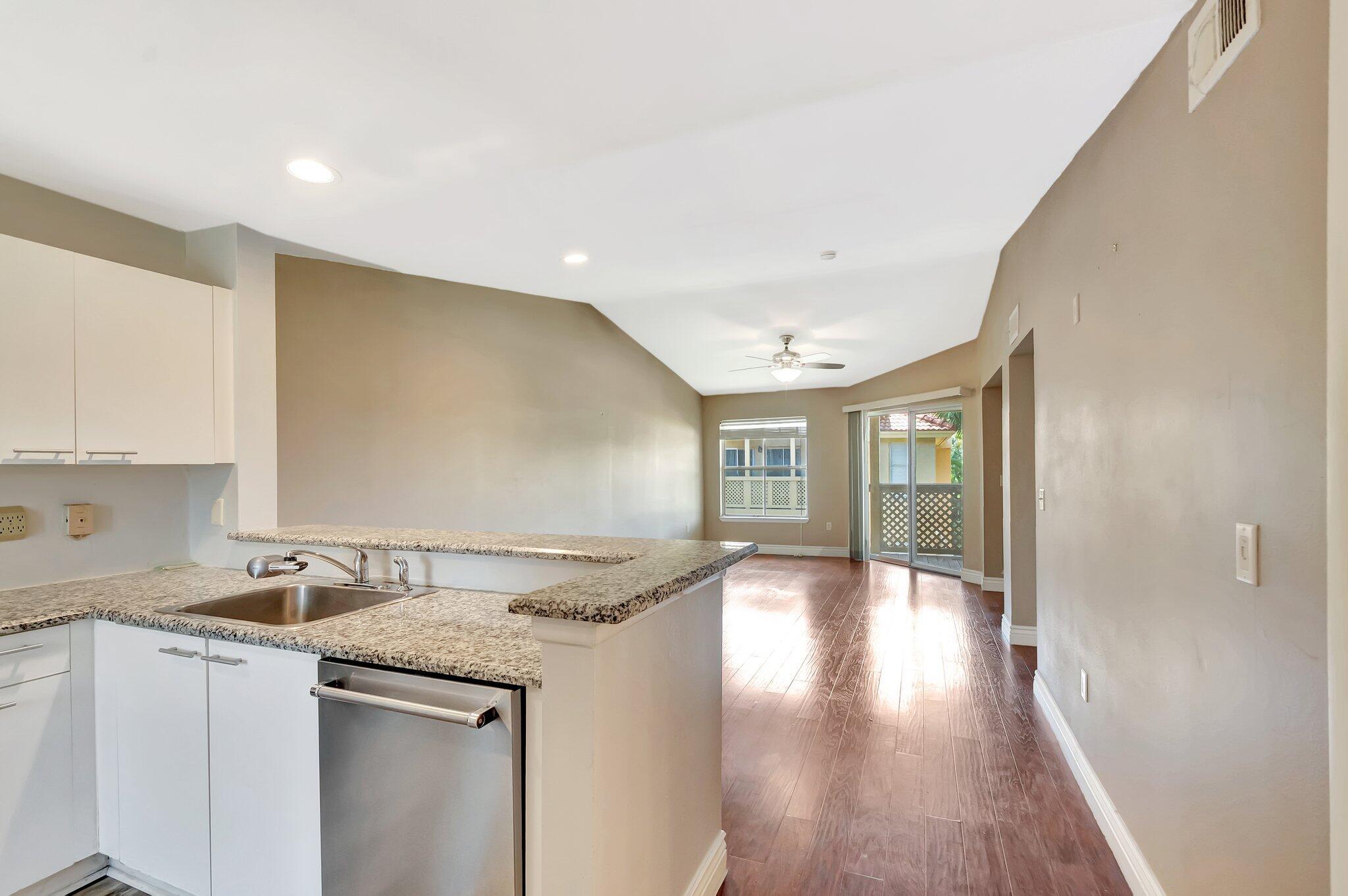 PALM LAKE CONDOMINIUM - Residential
