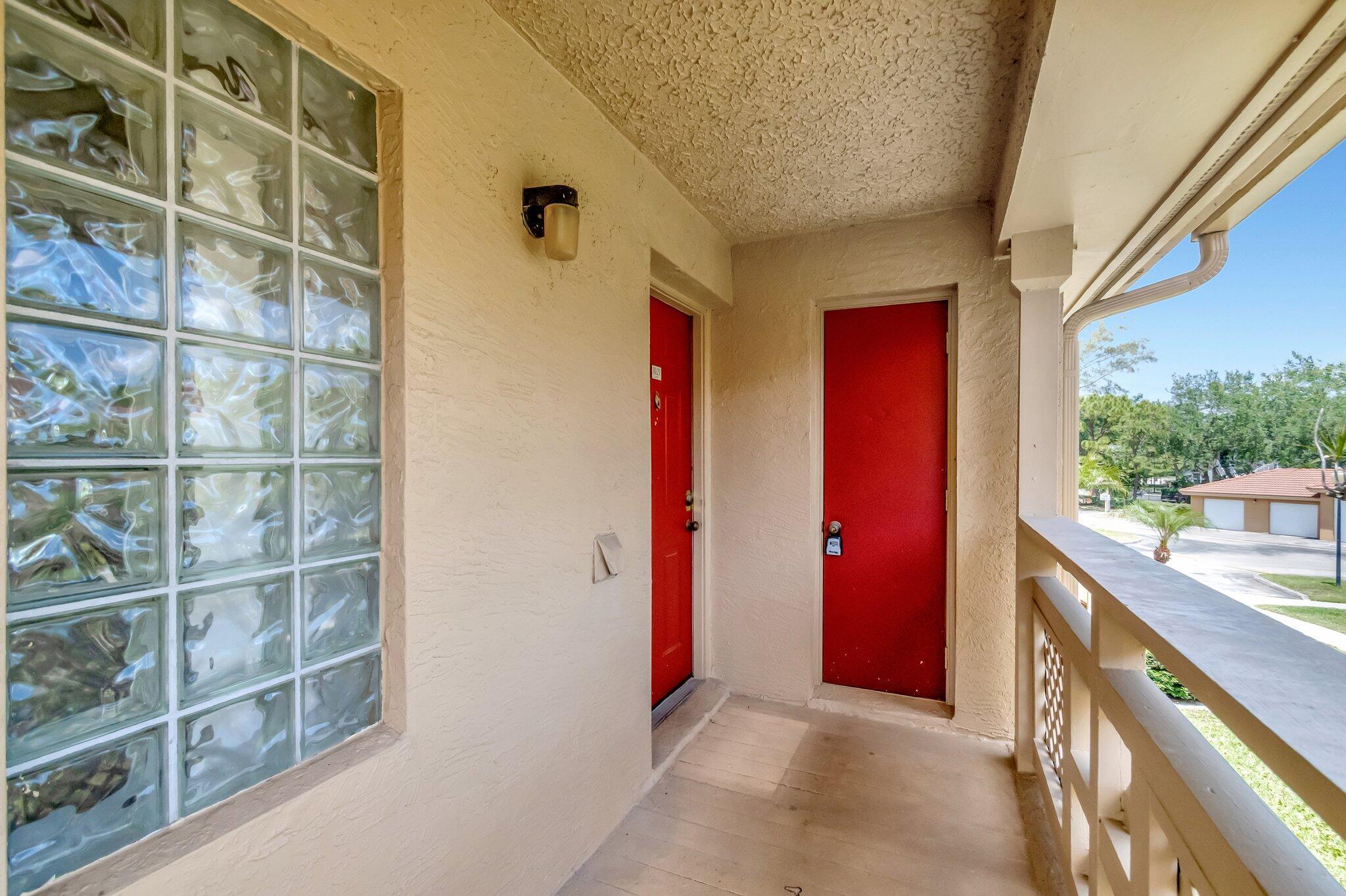 PALM LAKE CONDOMINIUM - Residential