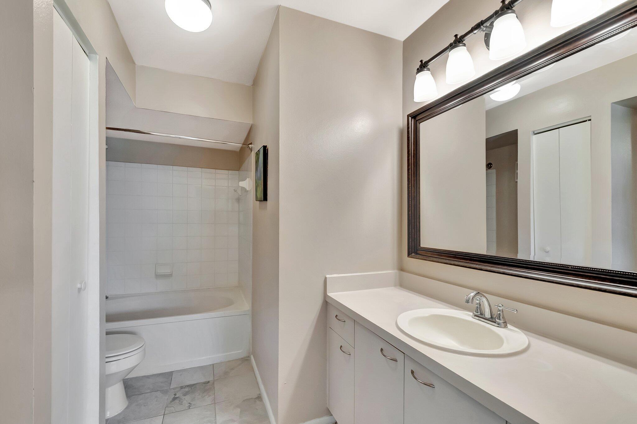 PALM LAKE CONDOMINIUM - Residential