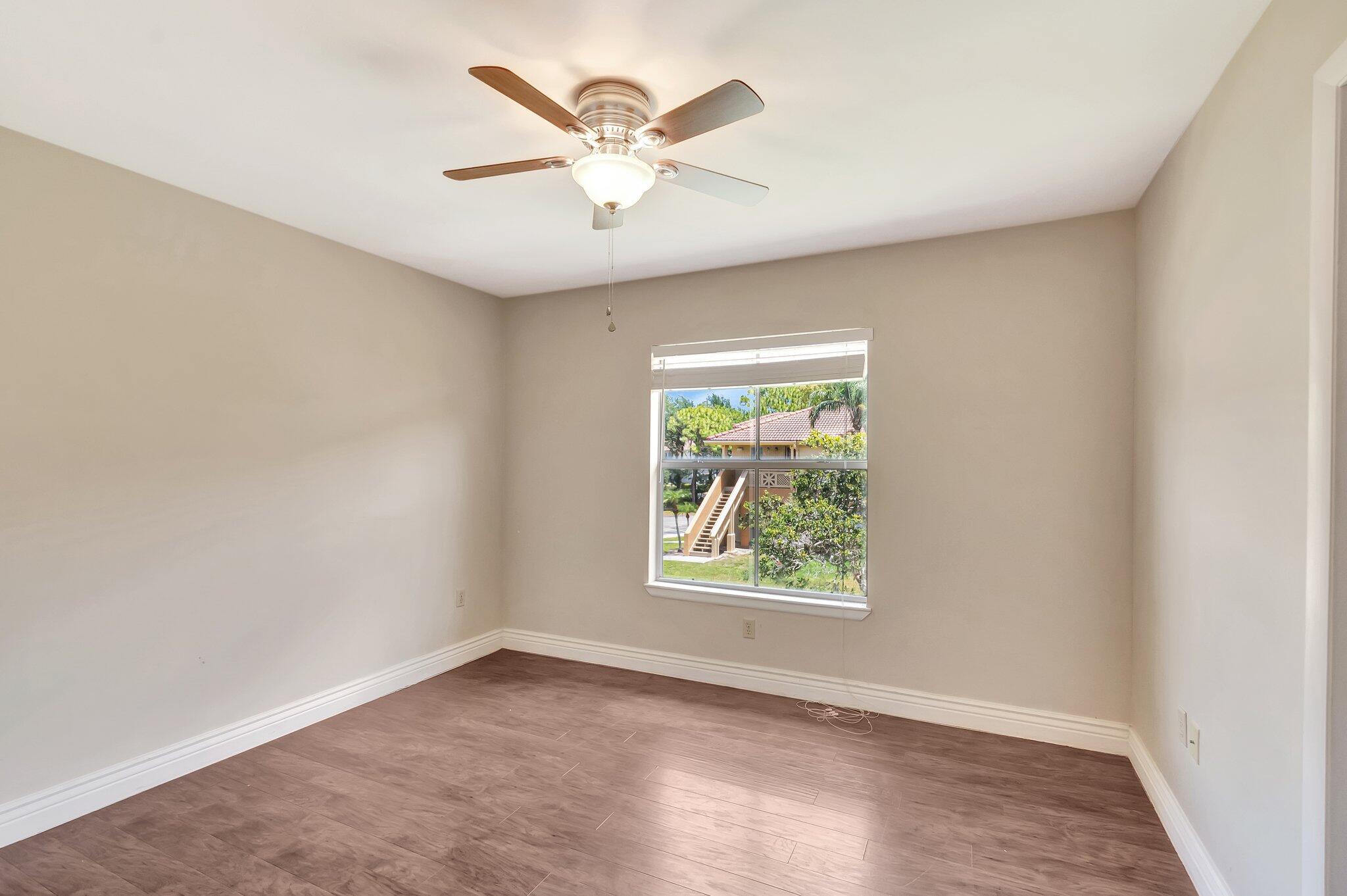 PALM LAKE CONDOMINIUM - Residential