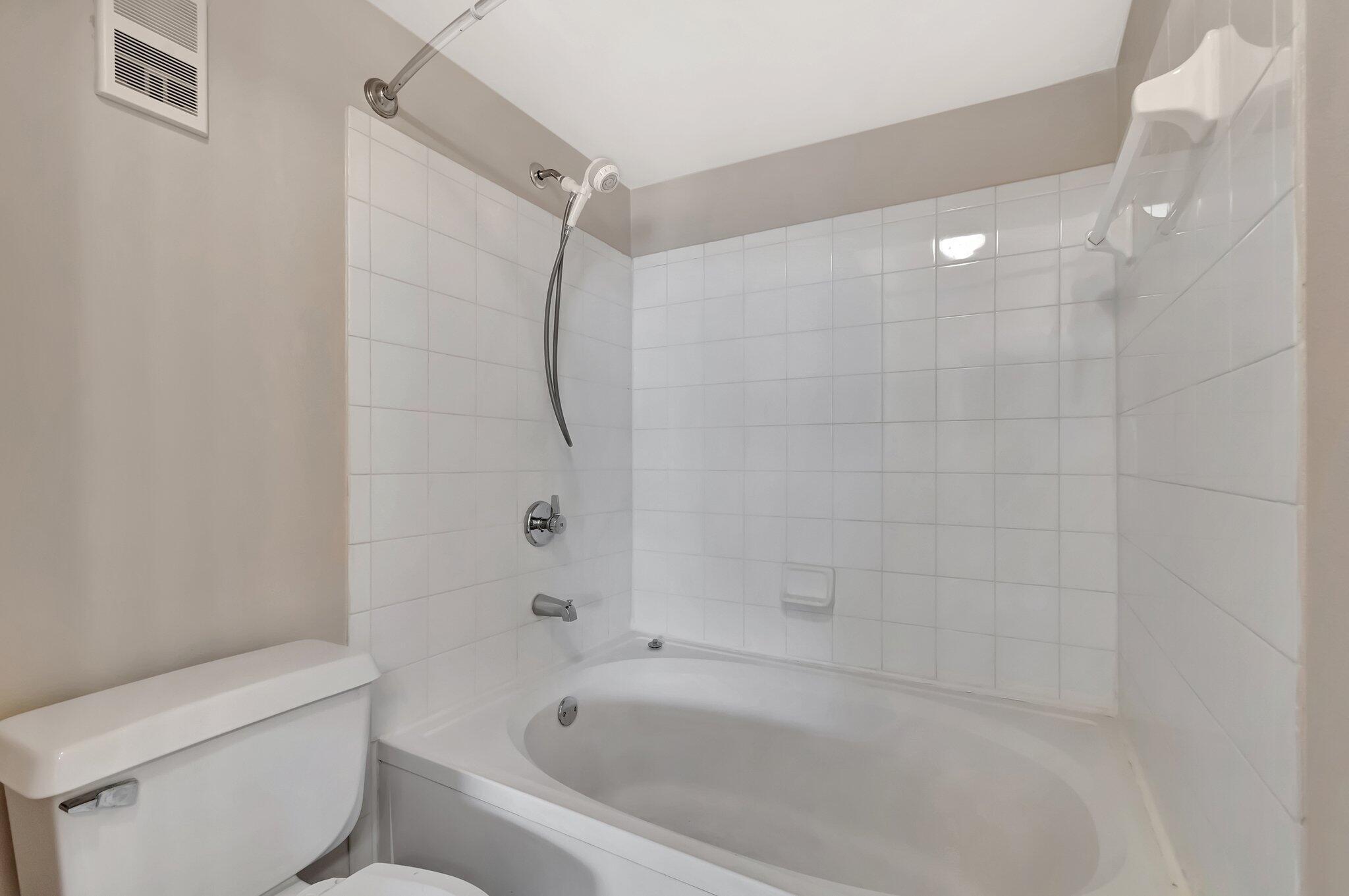 PALM LAKE CONDOMINIUM - Residential