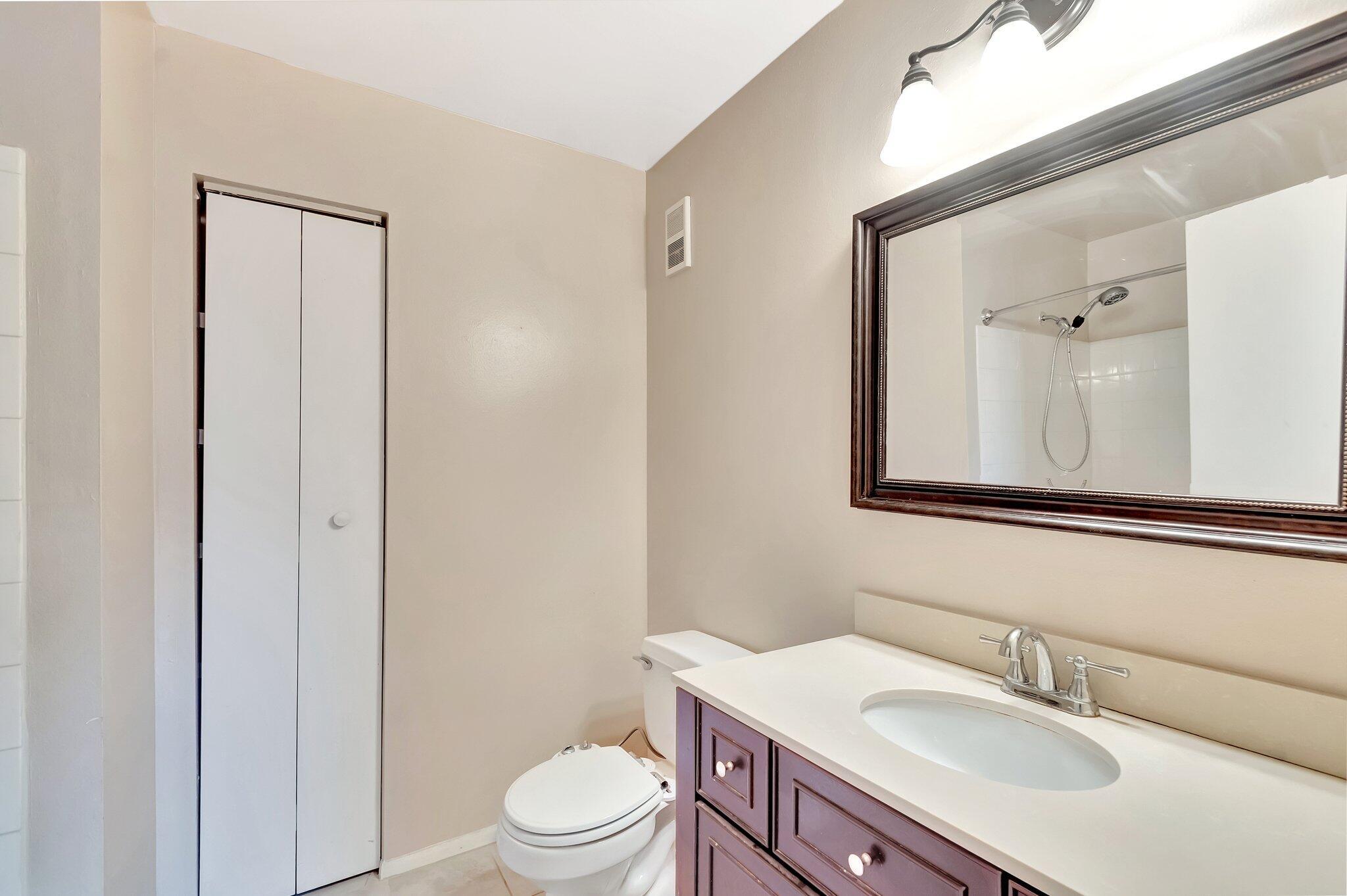 PALM LAKE CONDOMINIUM - Residential