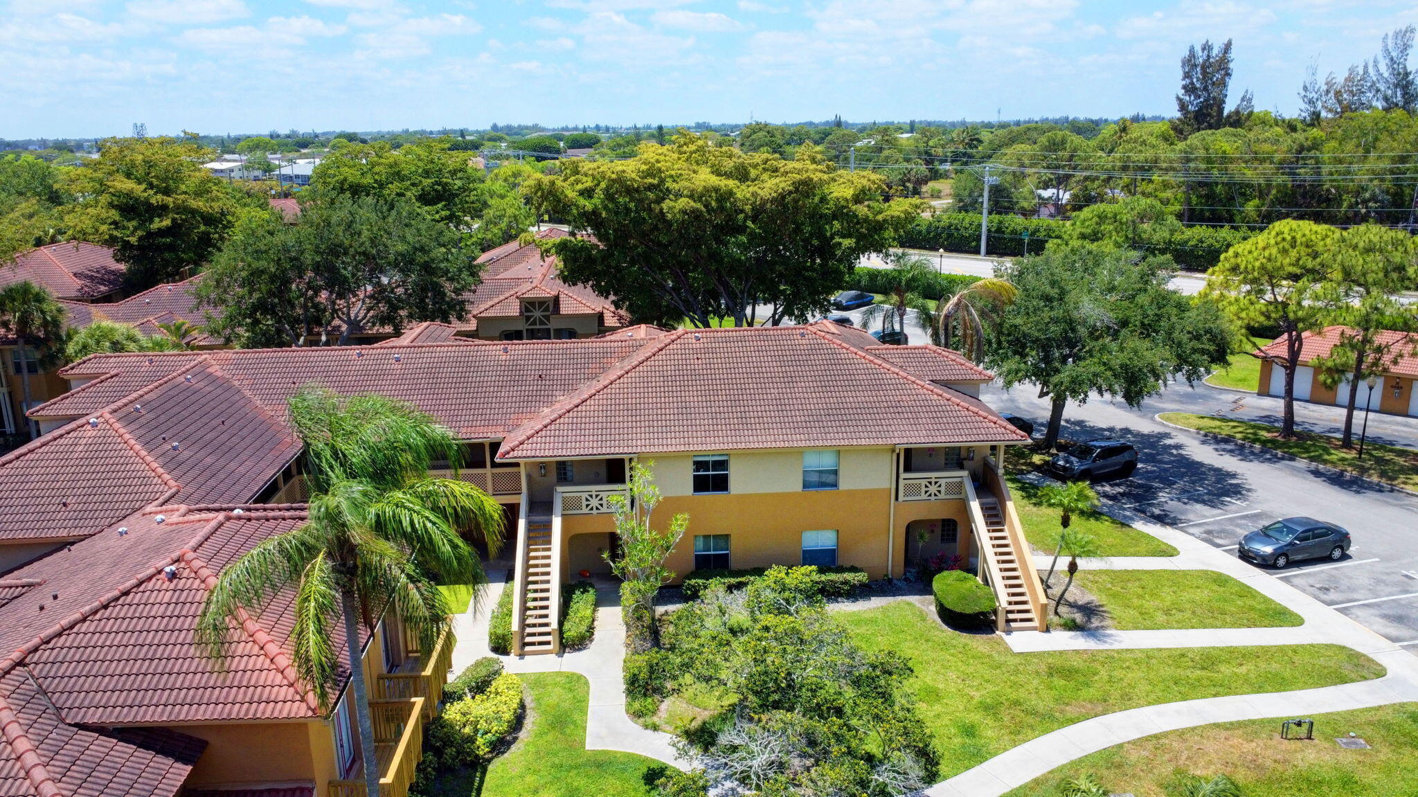 PALM LAKE CONDOMINIUM - Residential
