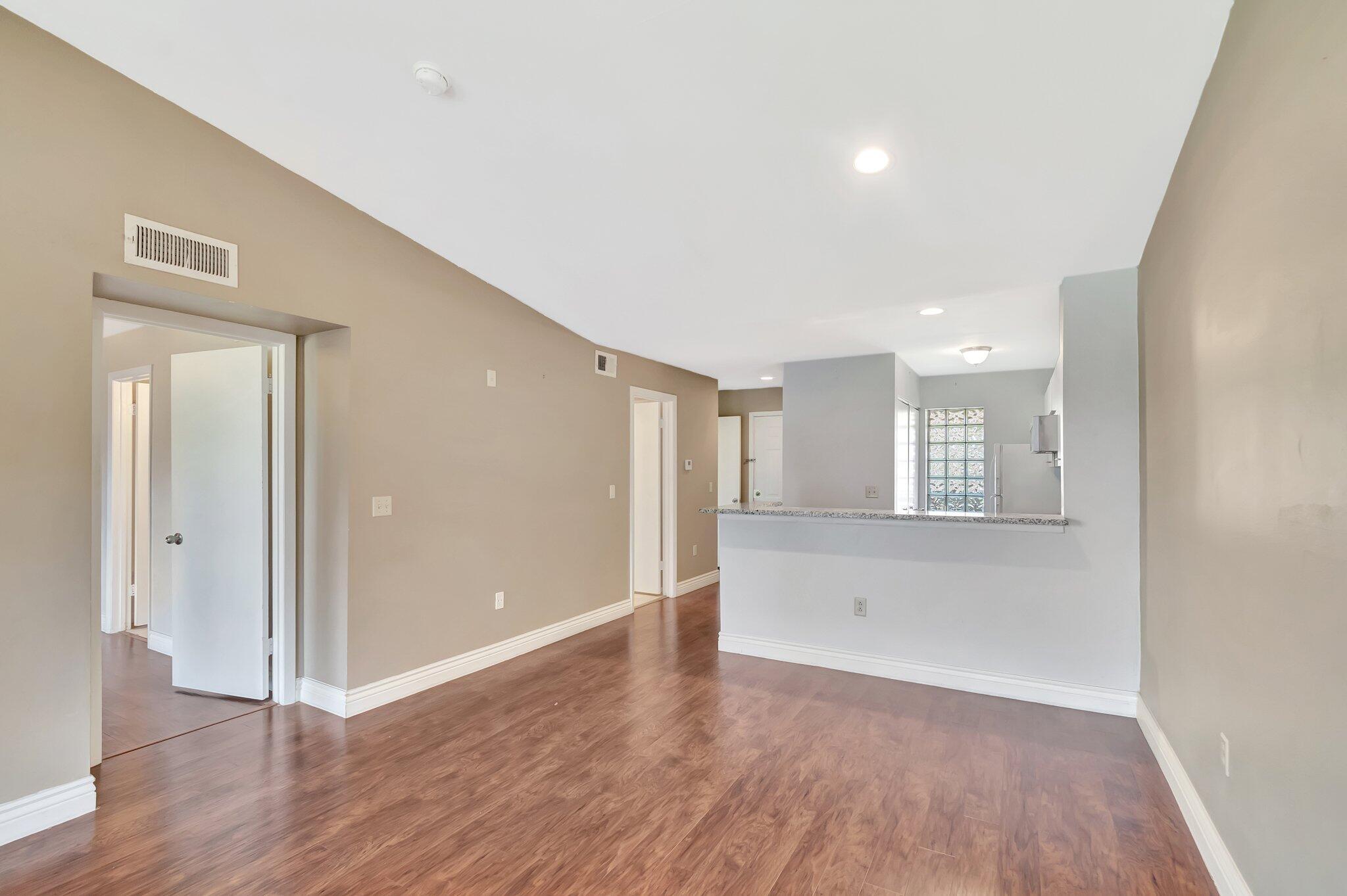 PALM LAKE CONDOMINIUM - Residential
