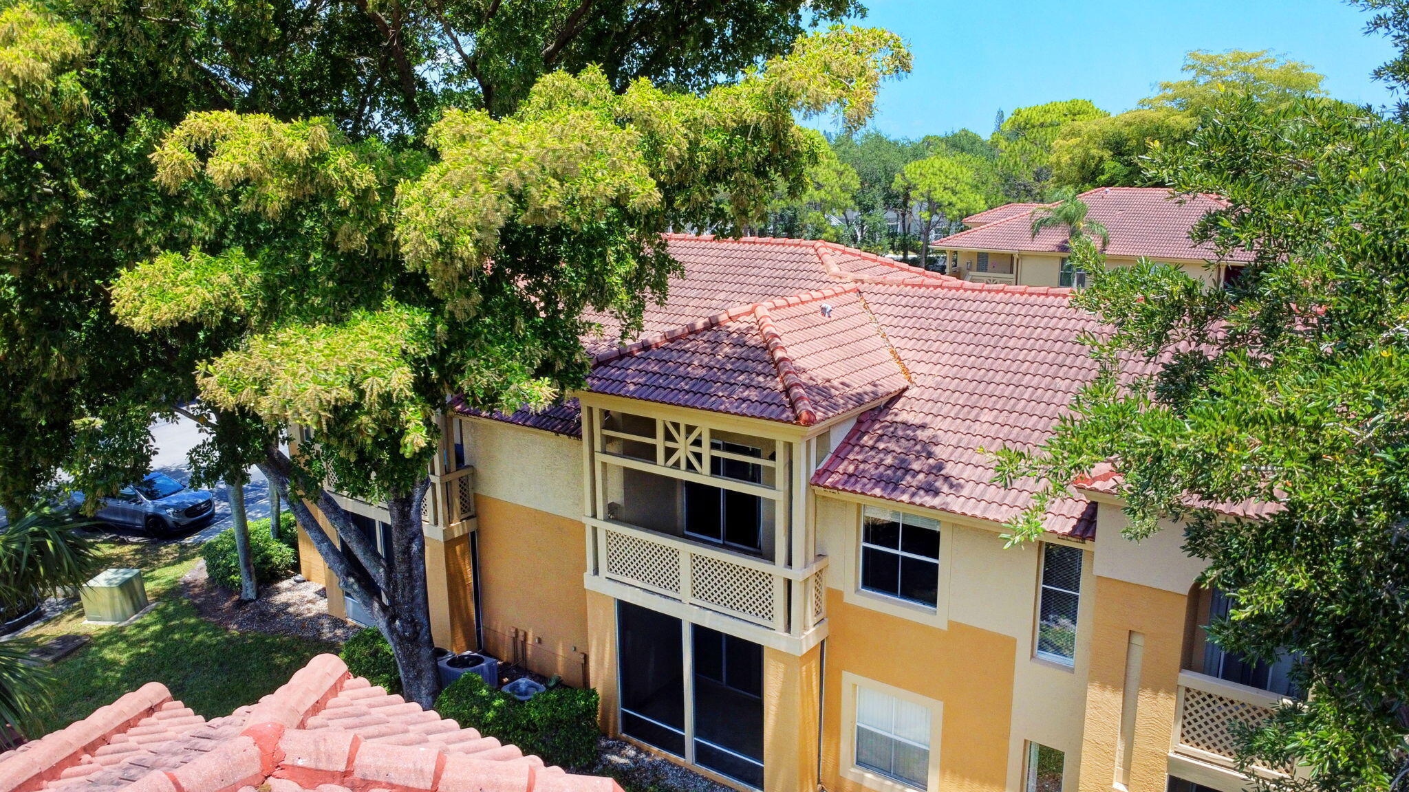 PALM LAKE CONDOMINIUM - Residential