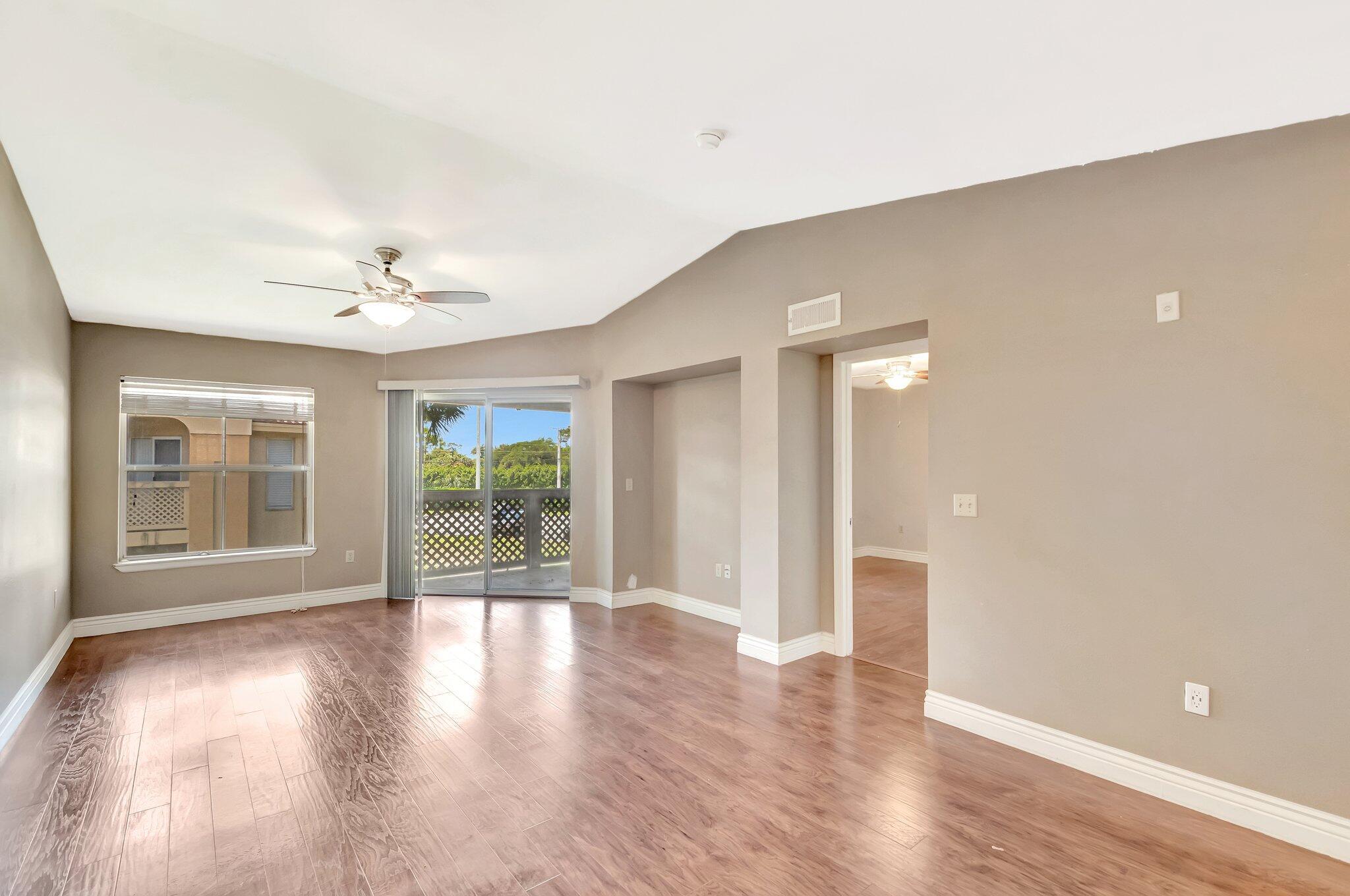 PALM LAKE CONDOMINIUM - Residential