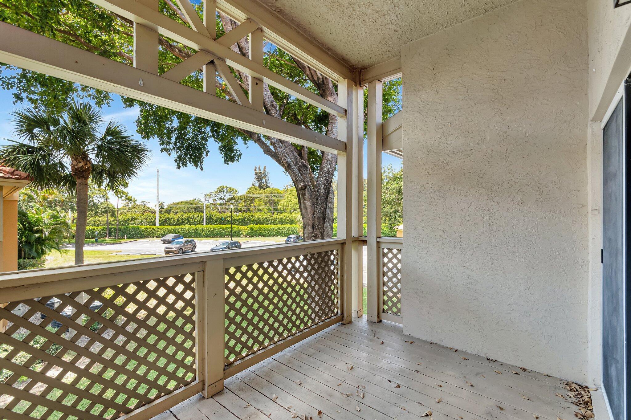 PALM LAKE CONDOMINIUM - Residential