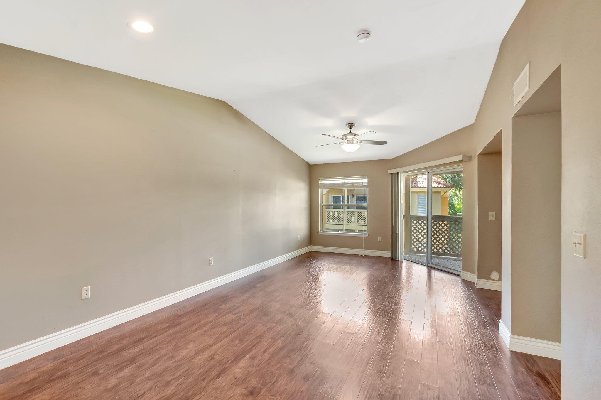 PALM LAKE CONDOMINIUM - Residential