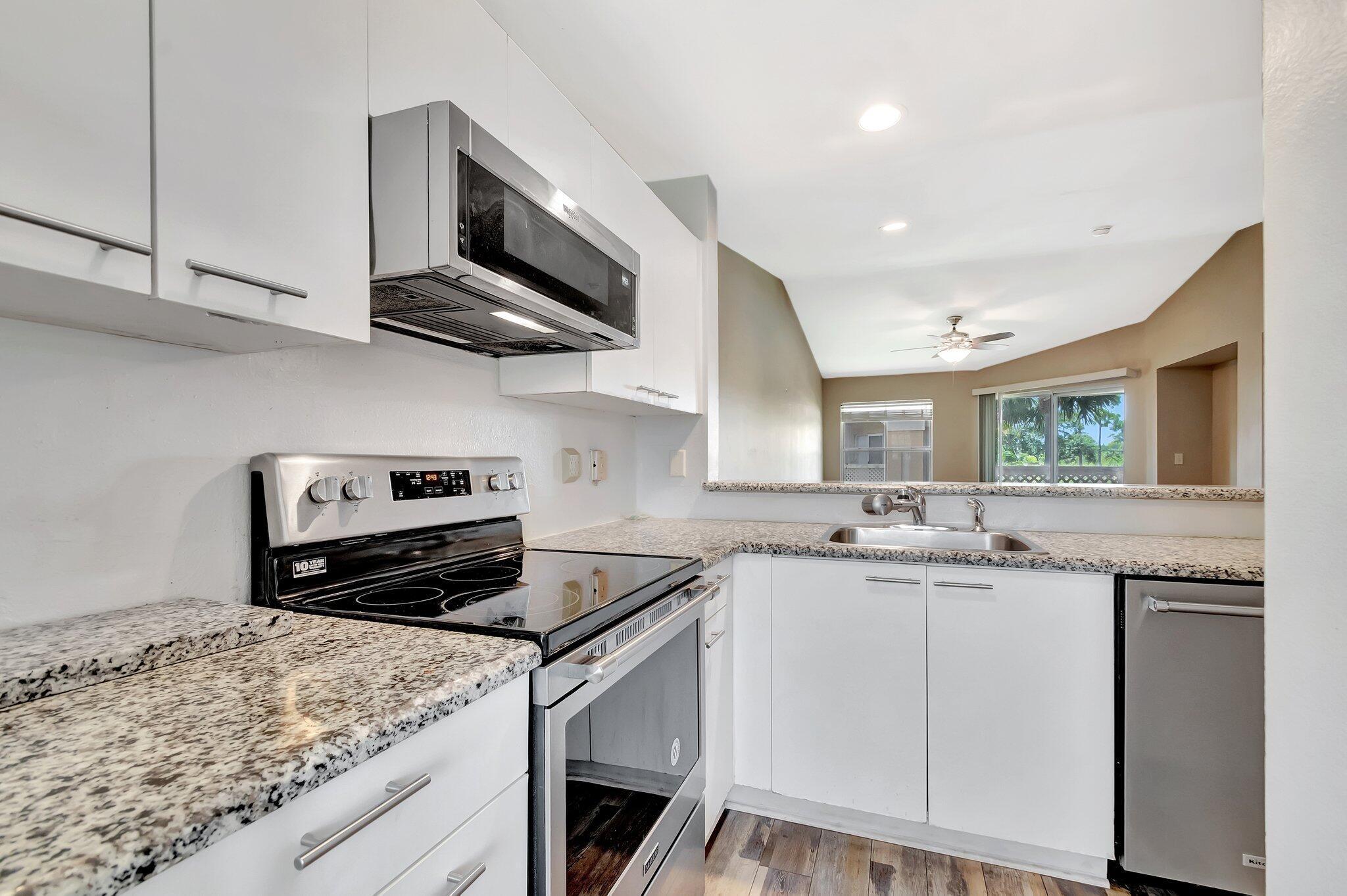 PALM LAKE CONDOMINIUM - Residential