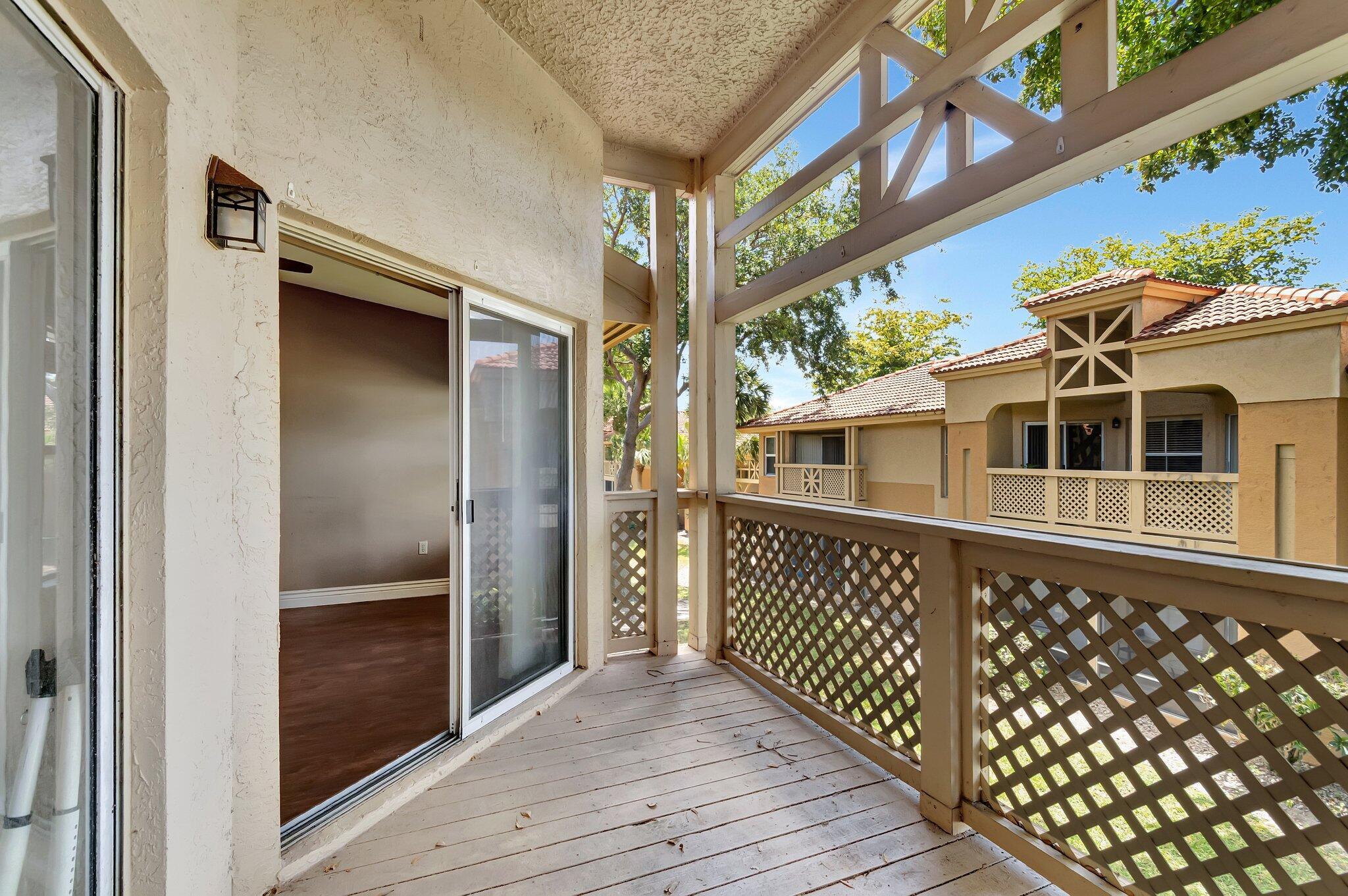 PALM LAKE CONDOMINIUM - Residential