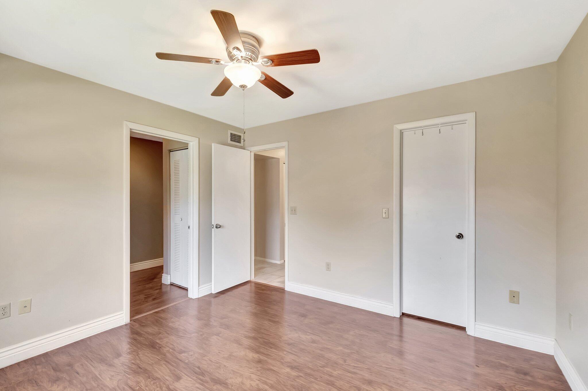 PALM LAKE CONDOMINIUM - Residential