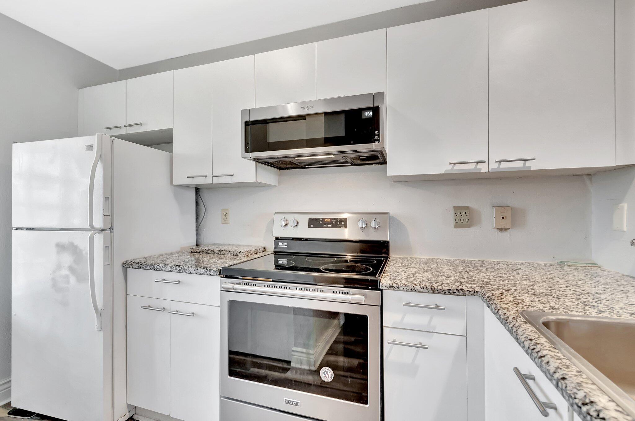 PALM LAKE CONDOMINIUM - Residential