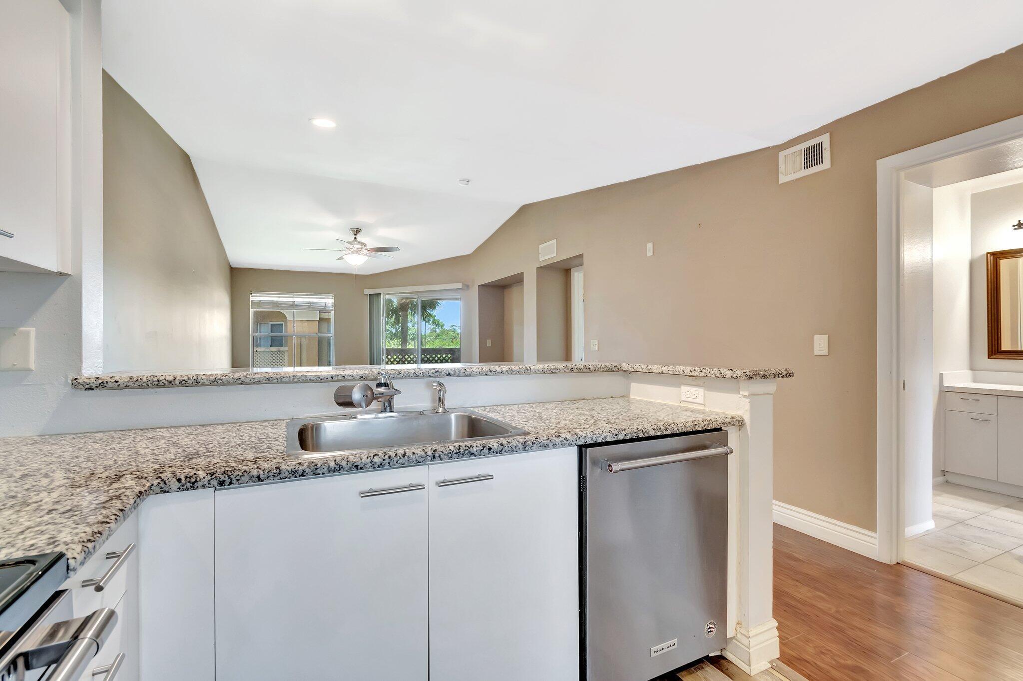 PALM LAKE CONDOMINIUM - Residential