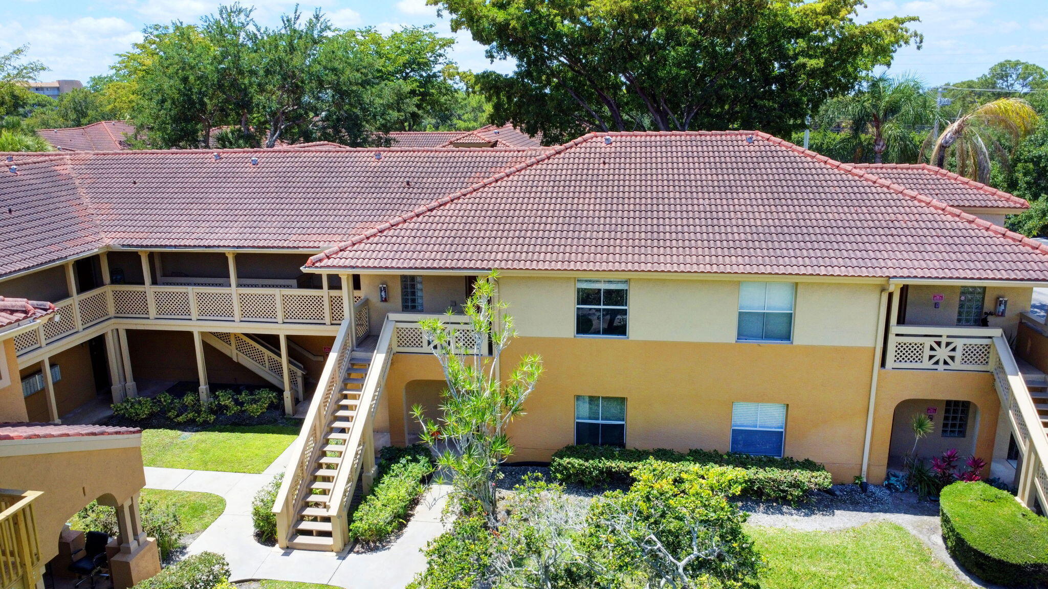 PALM LAKE CONDOMINIUM - Residential