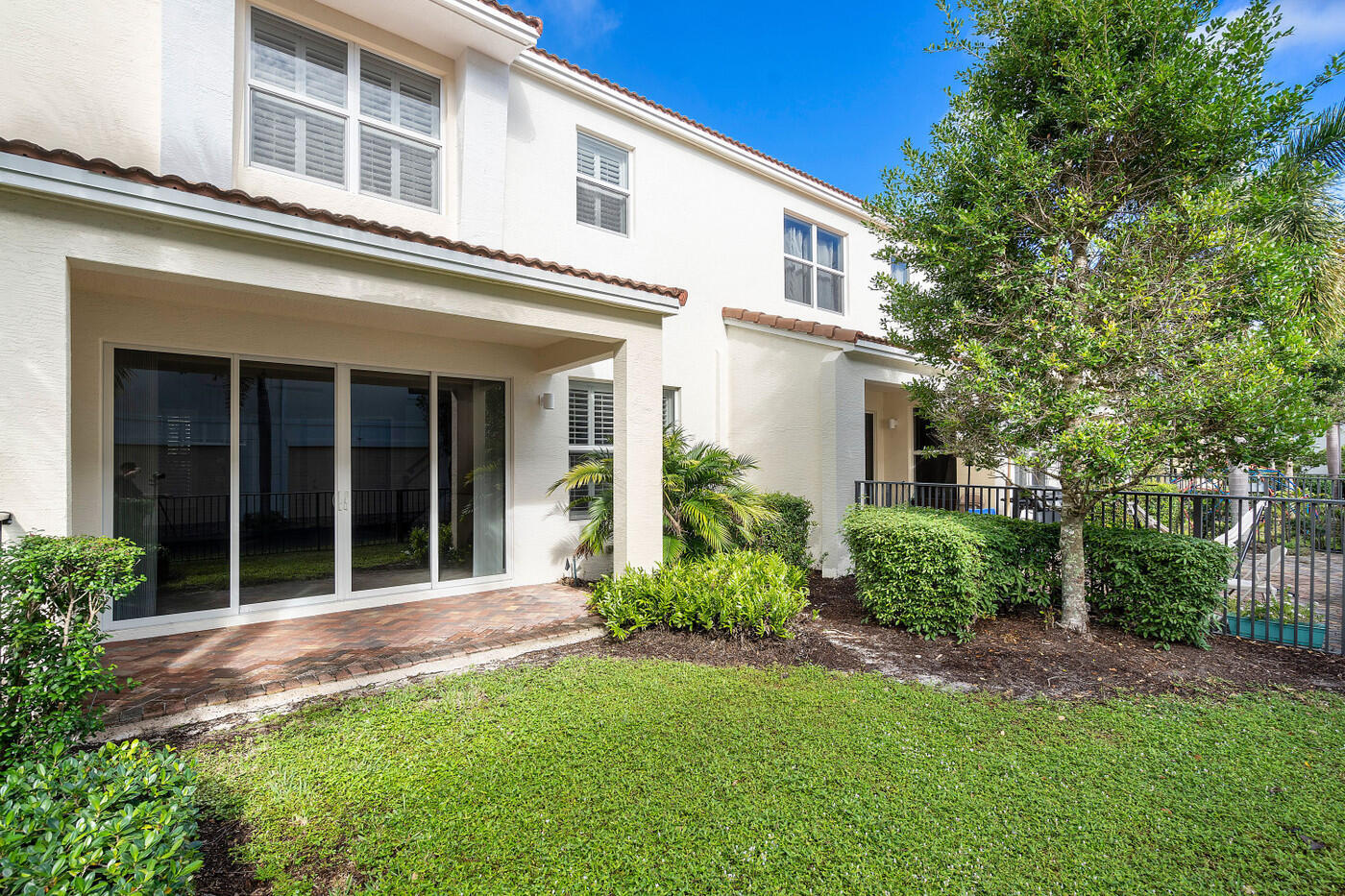 BLUE LAKE TOWNHOMES - Residential Lease