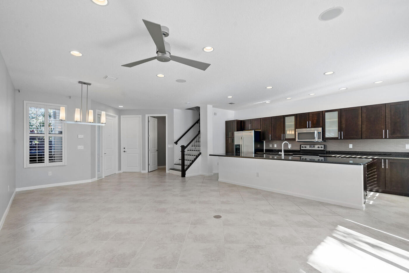 BLUE LAKE TOWNHOMES - Residential Lease