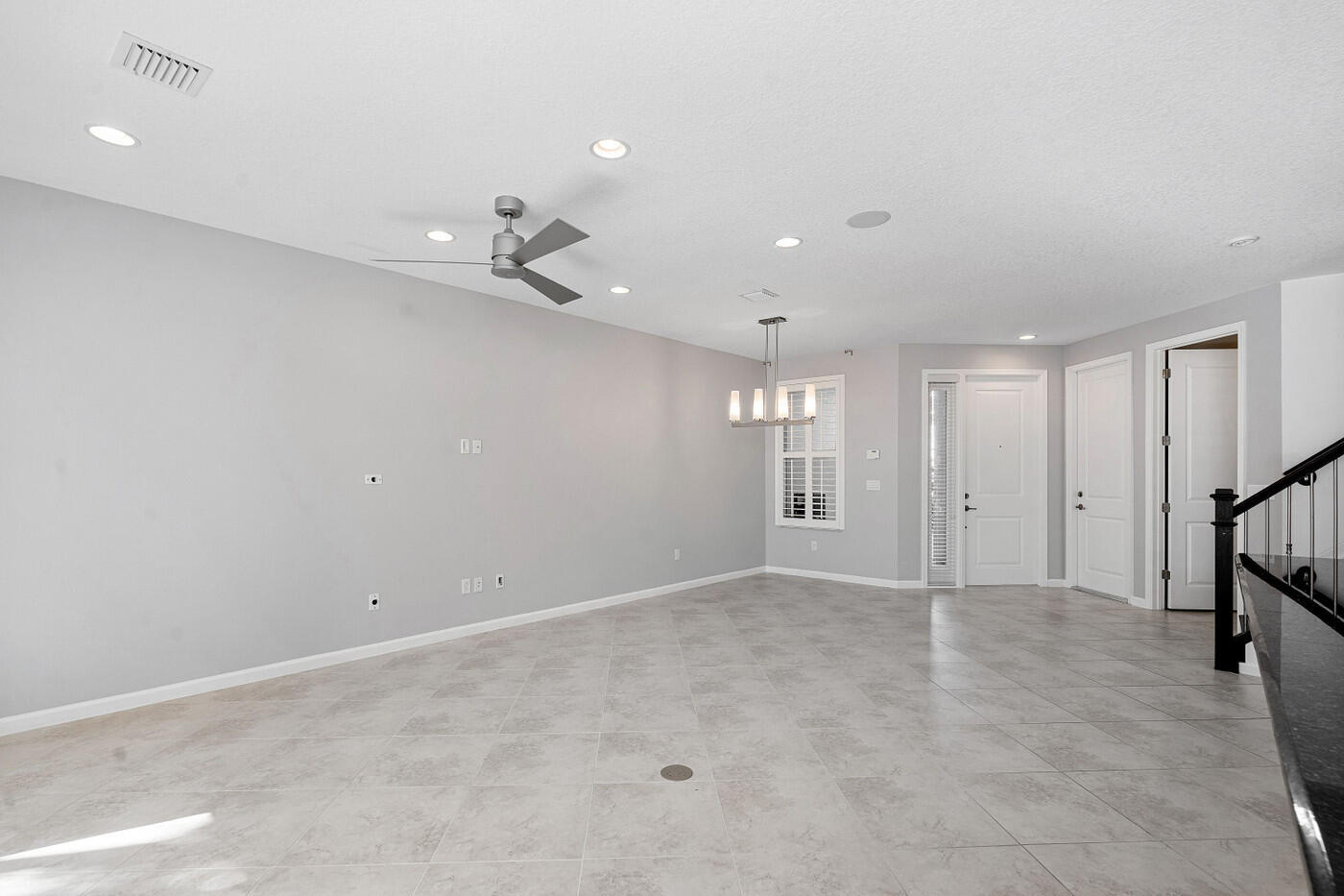 BLUE LAKE TOWNHOMES - Residential Lease