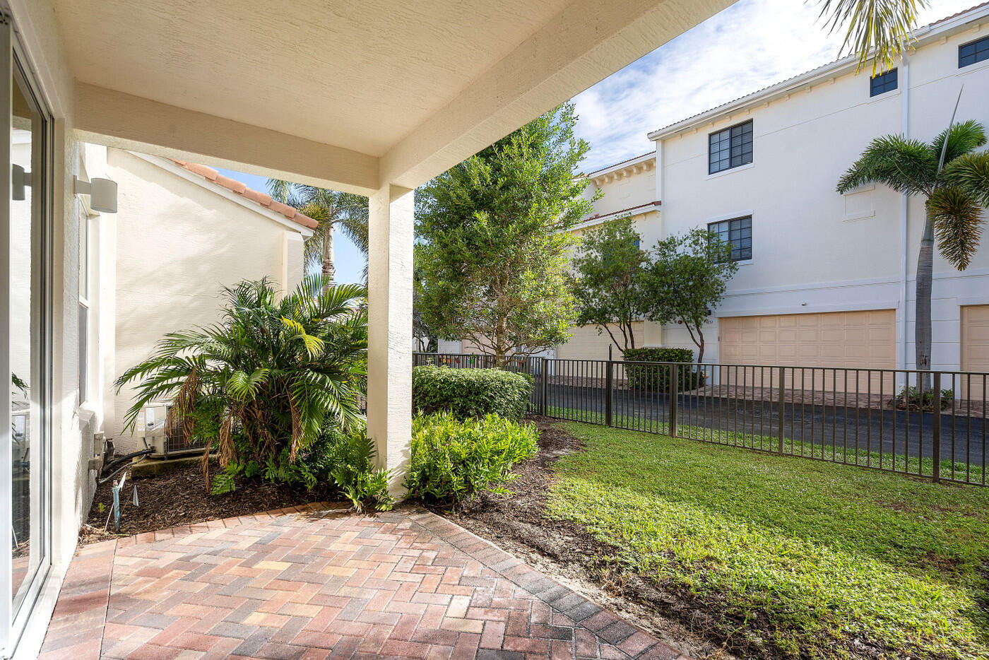 BLUE LAKE TOWNHOMES - Residential Lease
