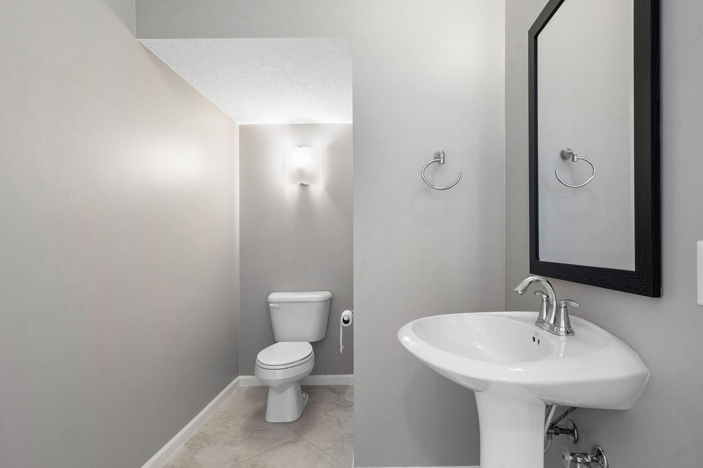 BLUE LAKE TOWNHOMES - Residential Lease
