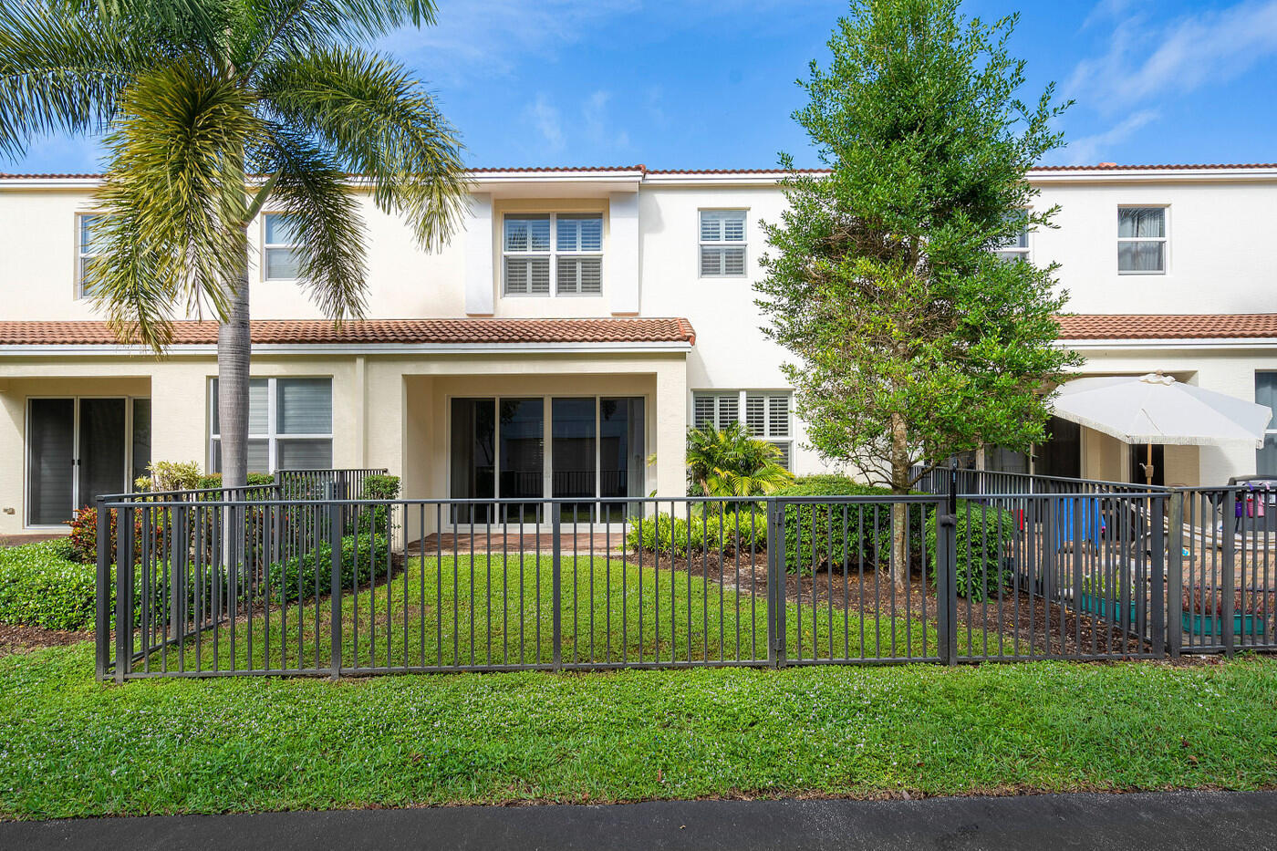 BLUE LAKE TOWNHOMES - Residential Lease