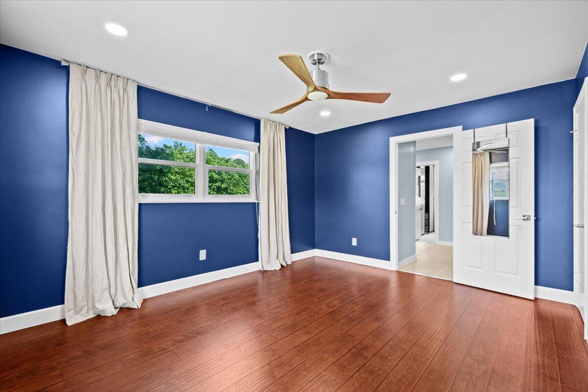 PALM BEACH NATL GOLF AND COUNTRY CLUB ESTATES 2 - Residential