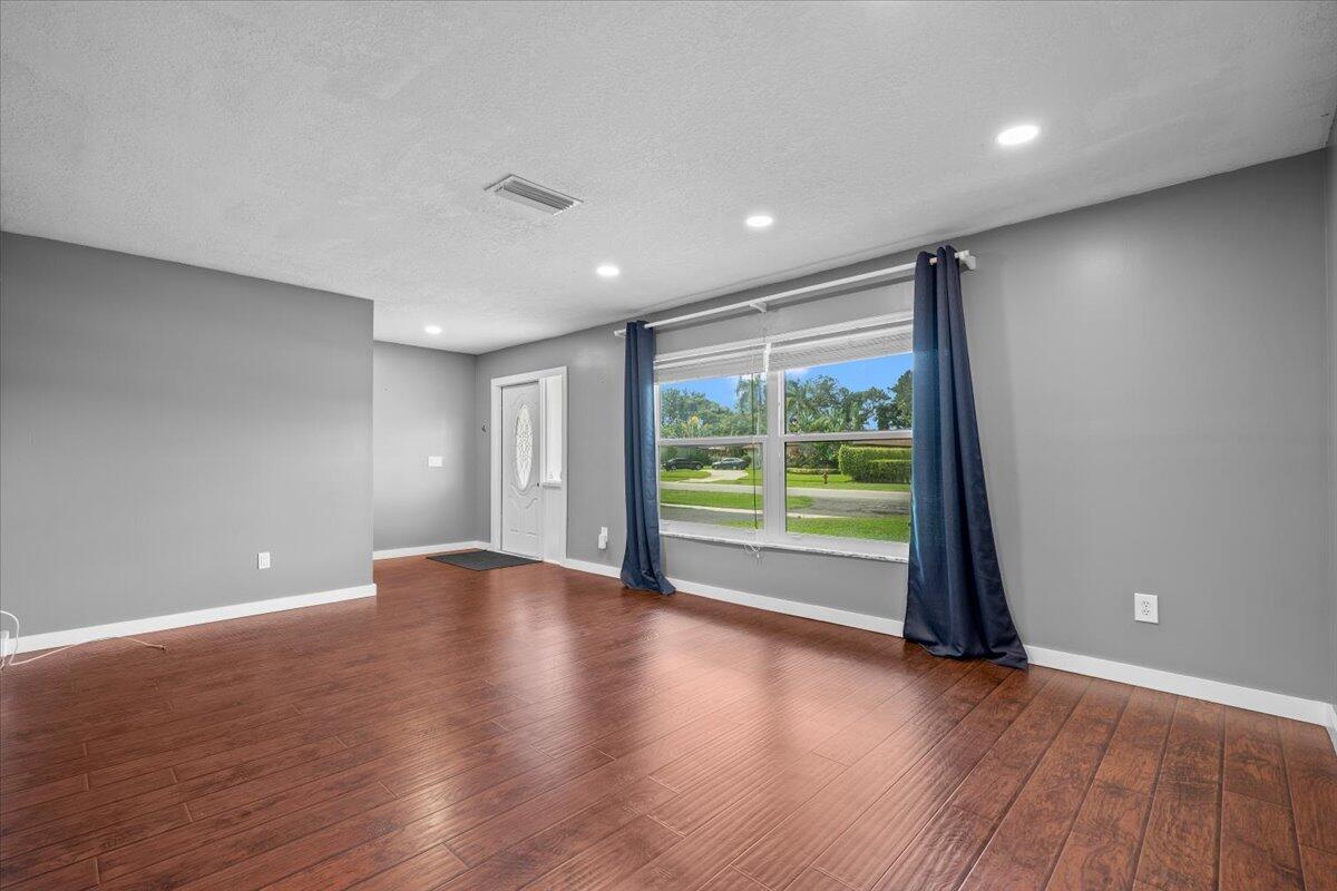 PALM BEACH NATL GOLF AND COUNTRY CLUB ESTATES 2 - Residential