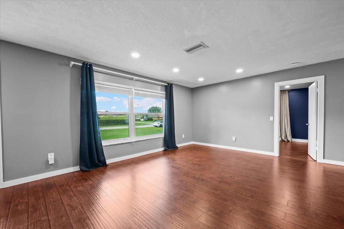 PALM BEACH NATL GOLF AND COUNTRY CLUB ESTATES 2 - Residential