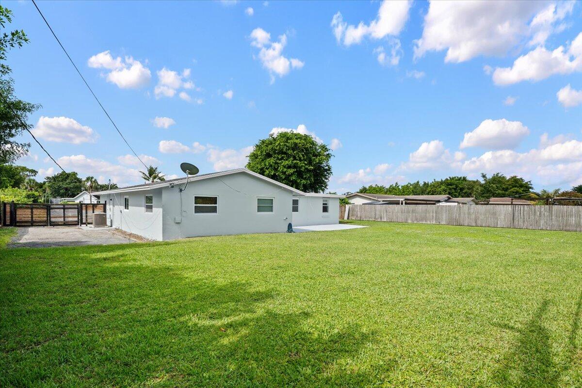 PALM BEACH NATL GOLF AND COUNTRY CLUB ESTATES 2 - Residential
